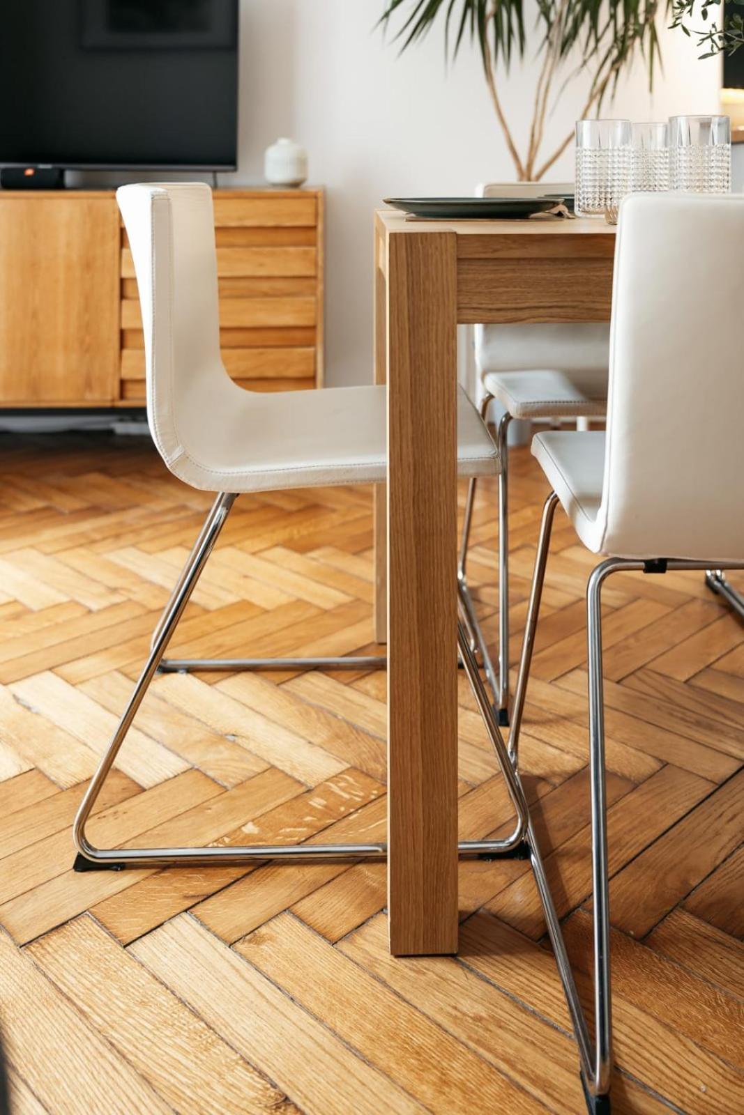 Comfortable and cosy apt a few steps from Dancing House and Naplavka Dance