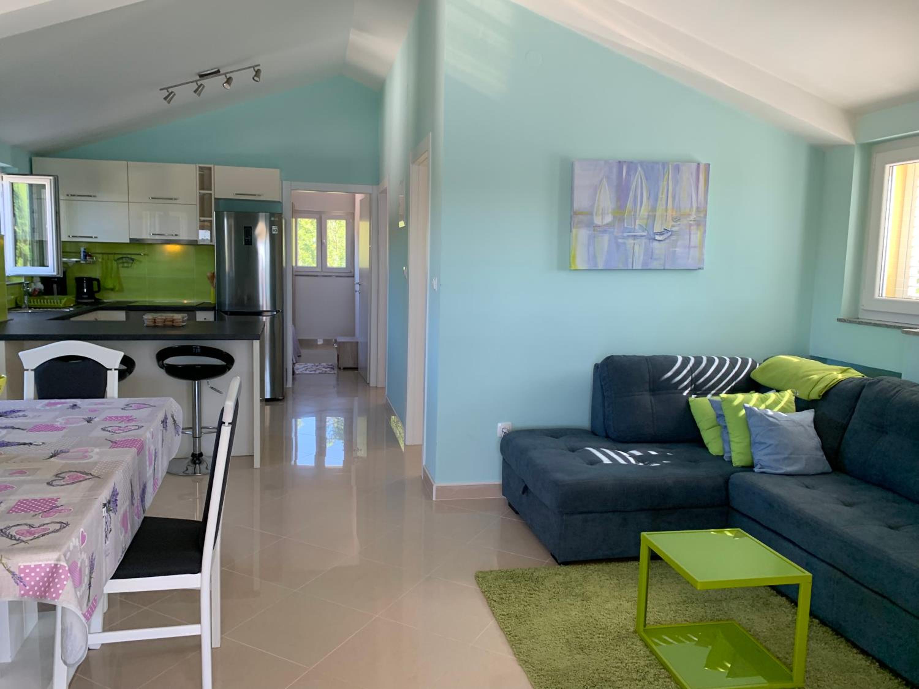 Beachfront Apartment Live view 5