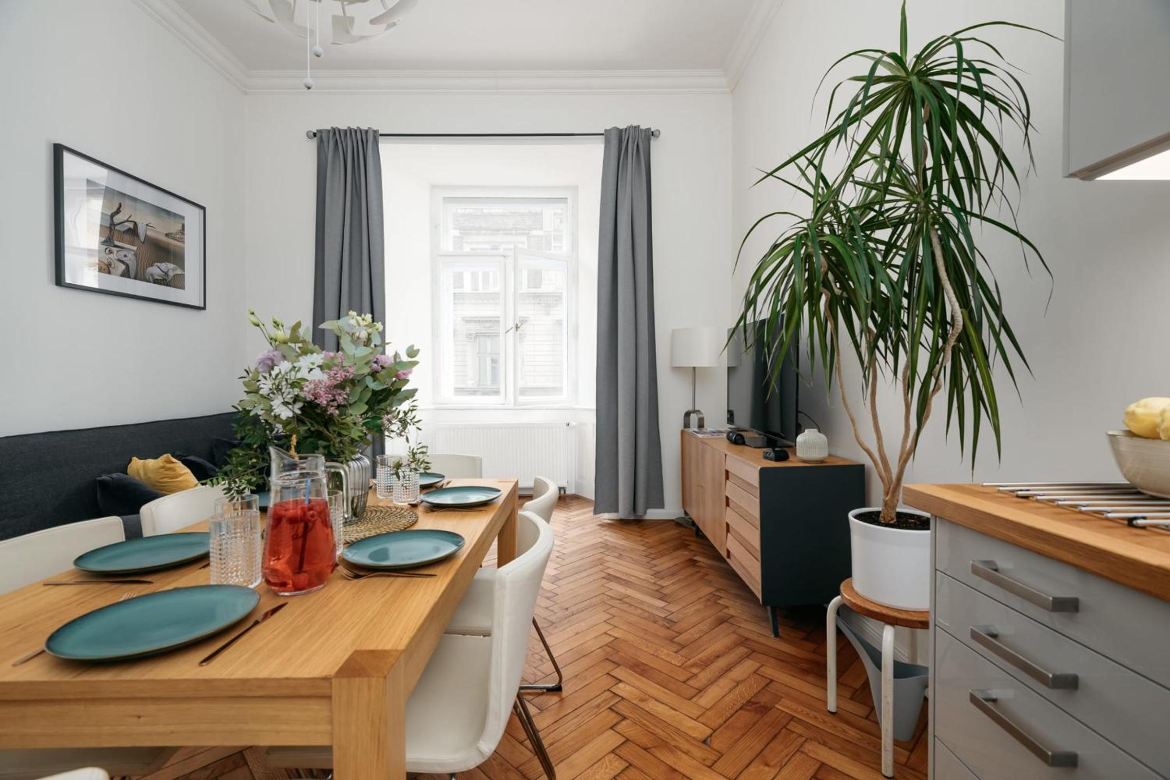 Comfortable and cosy apt a few steps from Dancing House and Naplavka Dance
