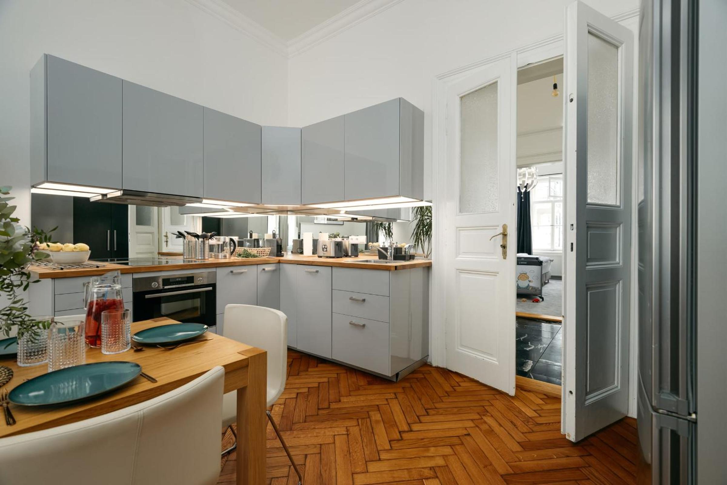Comfortable and cosy apt a few steps from Dancing House and Naplavka Dance