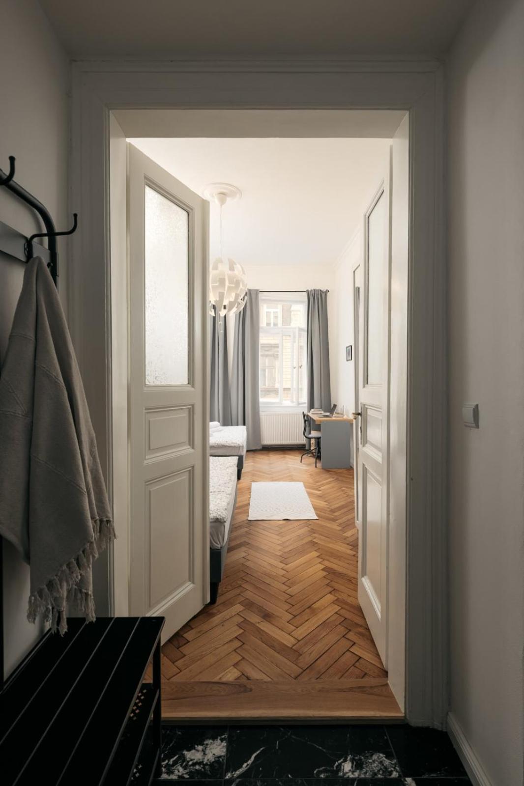 Comfortable and cosy apt a few steps from Dancing House and Naplavka Dance