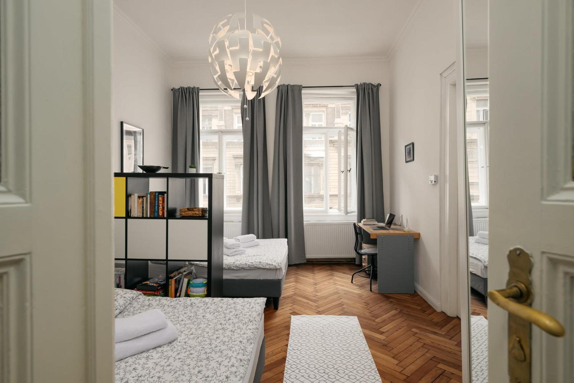 Comfortable and cosy apt a few steps from Dancing House and Naplavka Dance