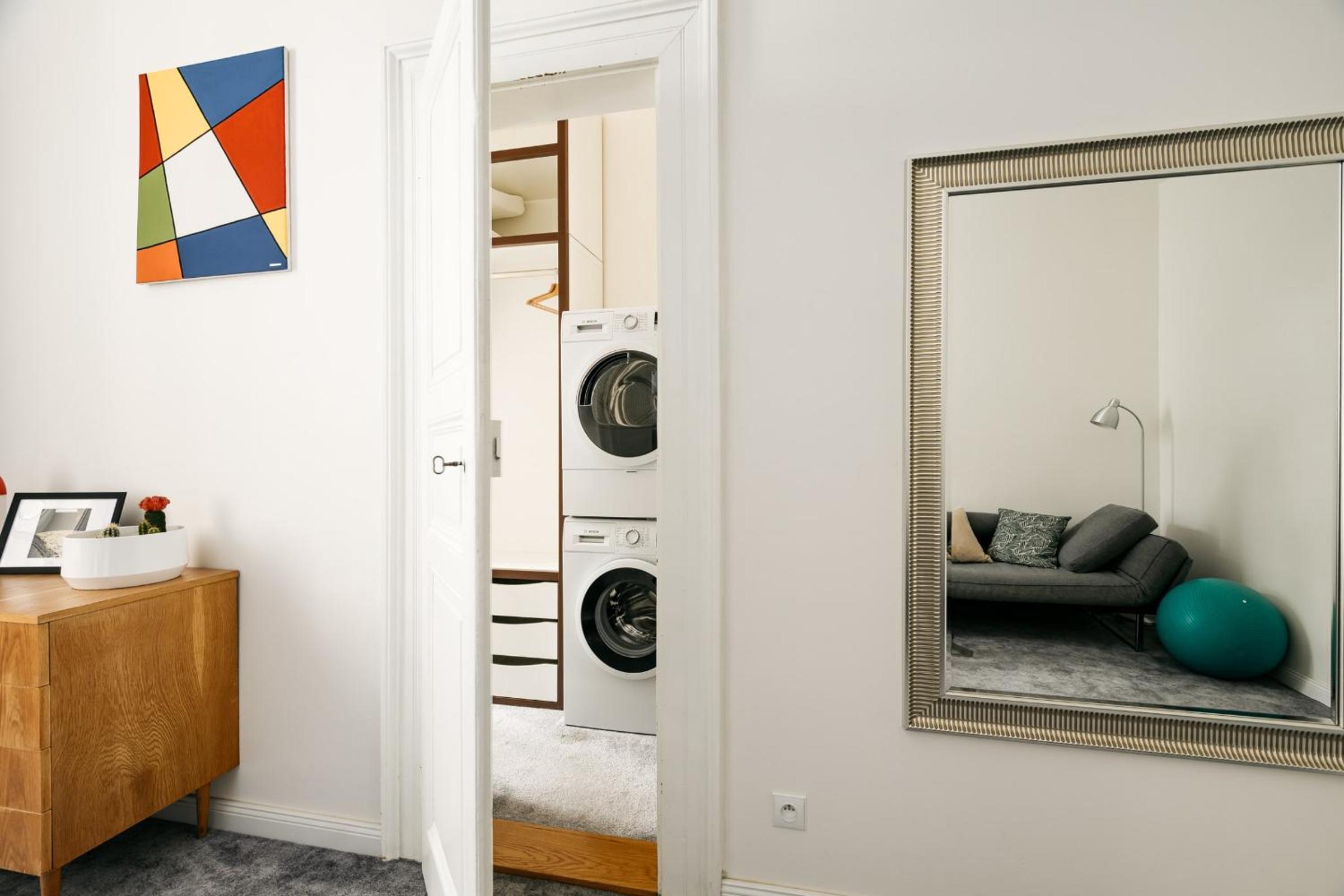 Comfortable and cosy apt a few steps from Dancing House and Naplavka Dance