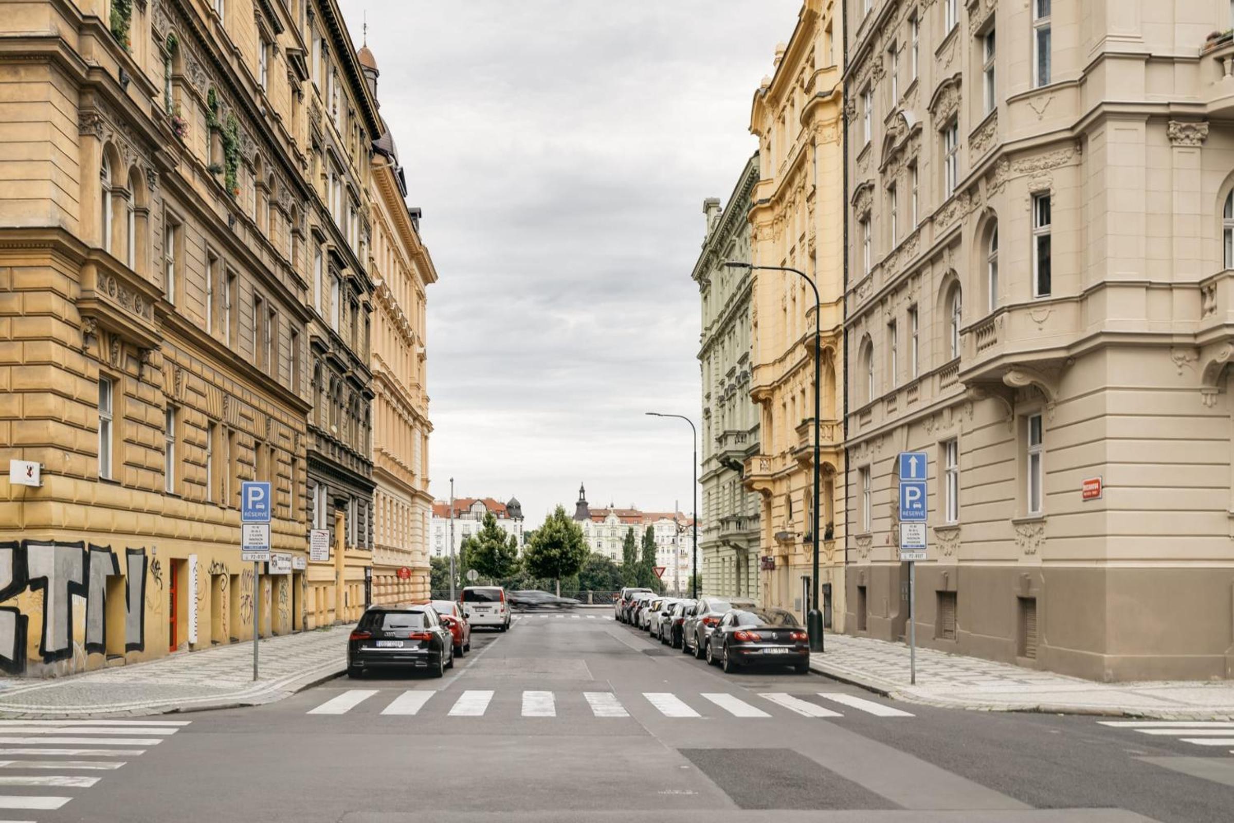 Comfortable and cosy apt a few steps from Dancing House and Naplavka Dance