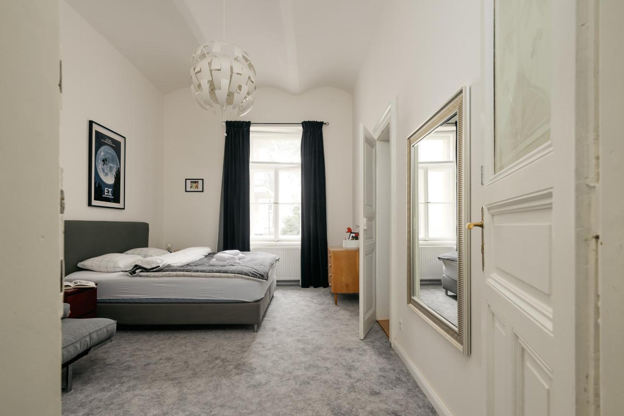 Comfortable and cosy apt a few steps from Dancing House and Naplavka Dance