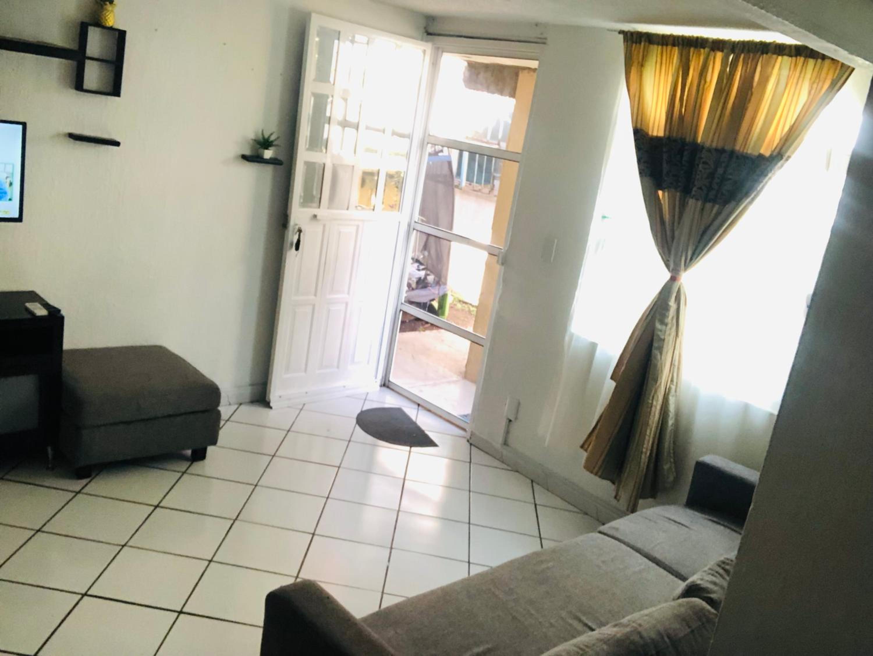 La Casita Amarilla view 4