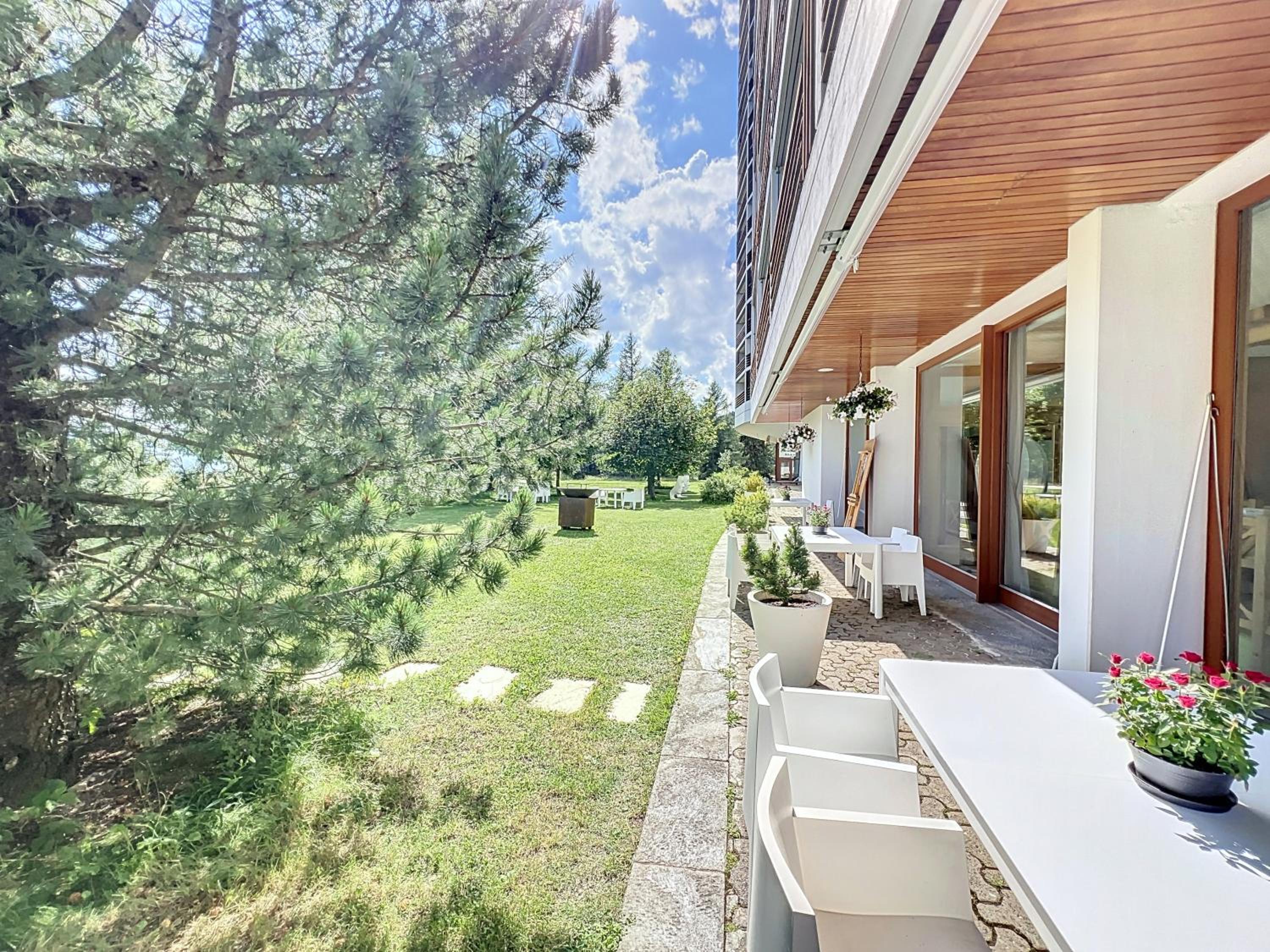 Super Crans Art and Design
