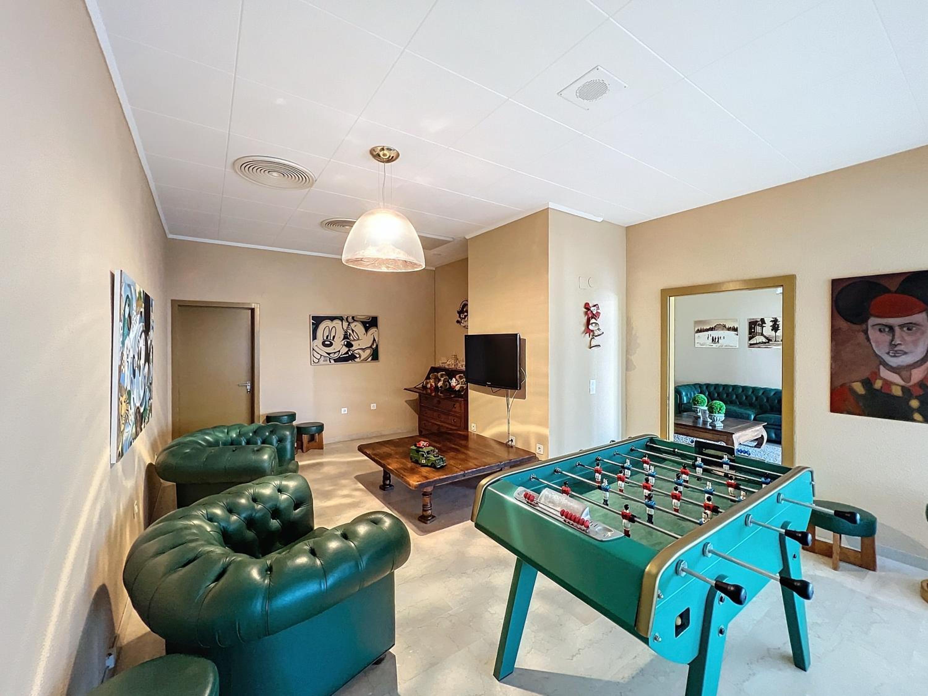 Super Crans Art and Design