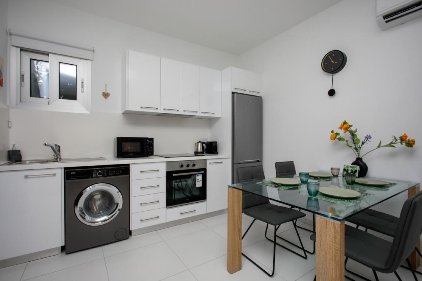 OASIS-Amazing Location, Sea View, Stylish Apartment
