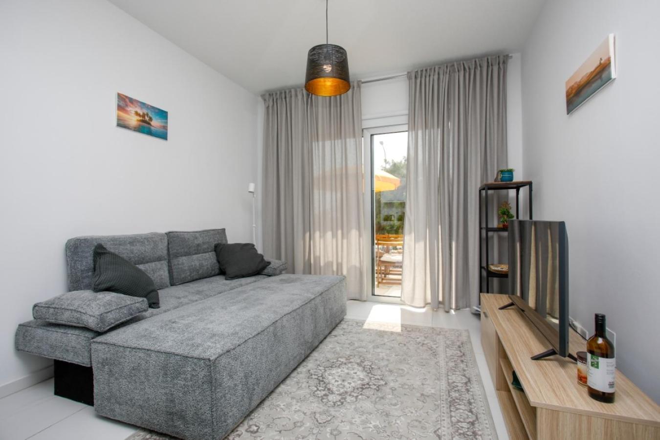 OASIS-Amazing Location, Sea View, Stylish Apartment