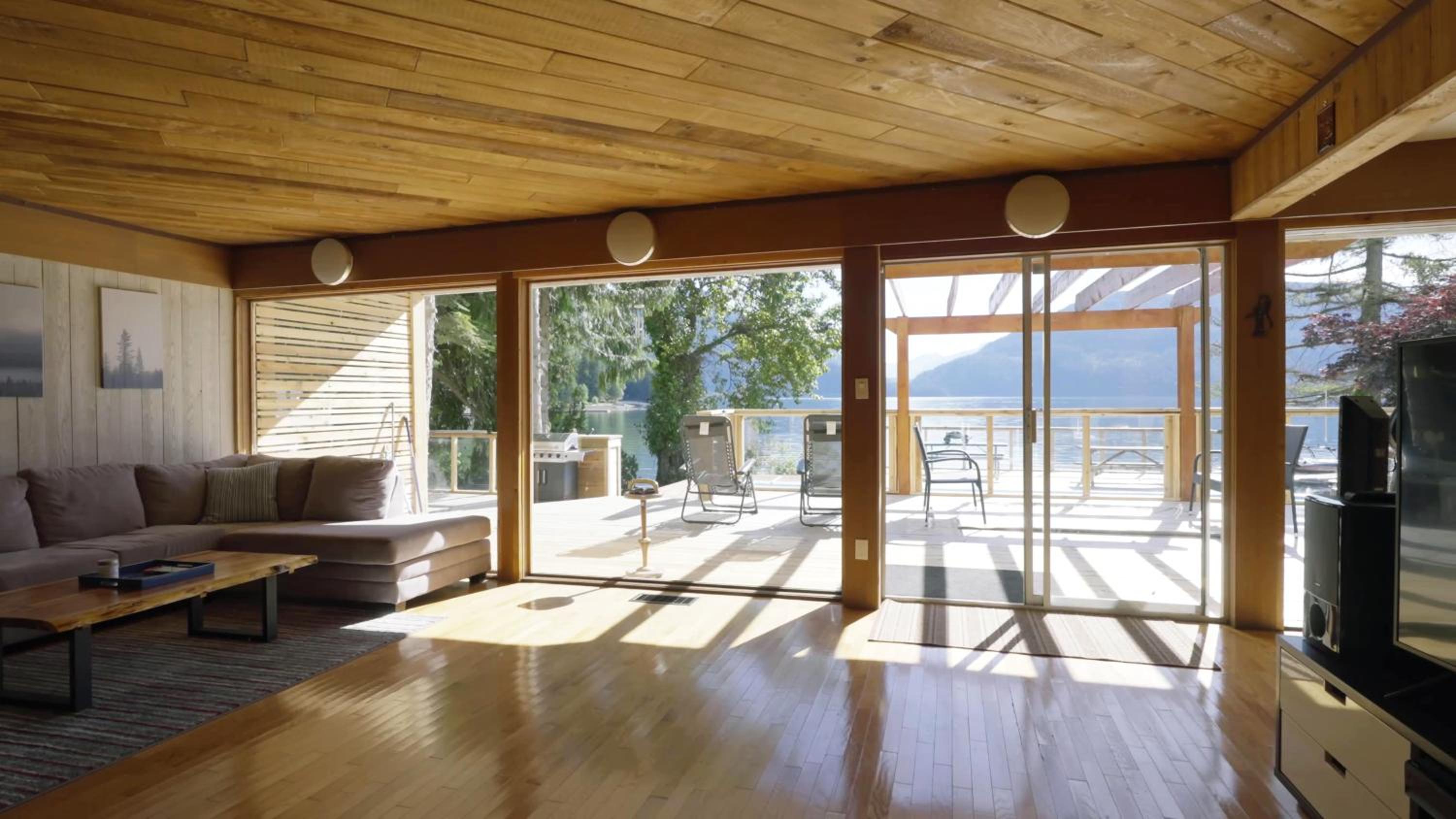 Ozarks Luxurious Lakeside Villa at Harrison Lake