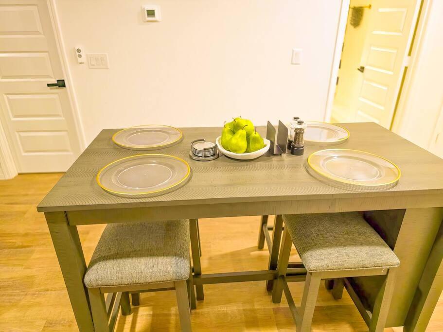 2BR 1 Queen 2Full 1 Sofa Q beds DwnTwn Med Center- UNIT A view 4