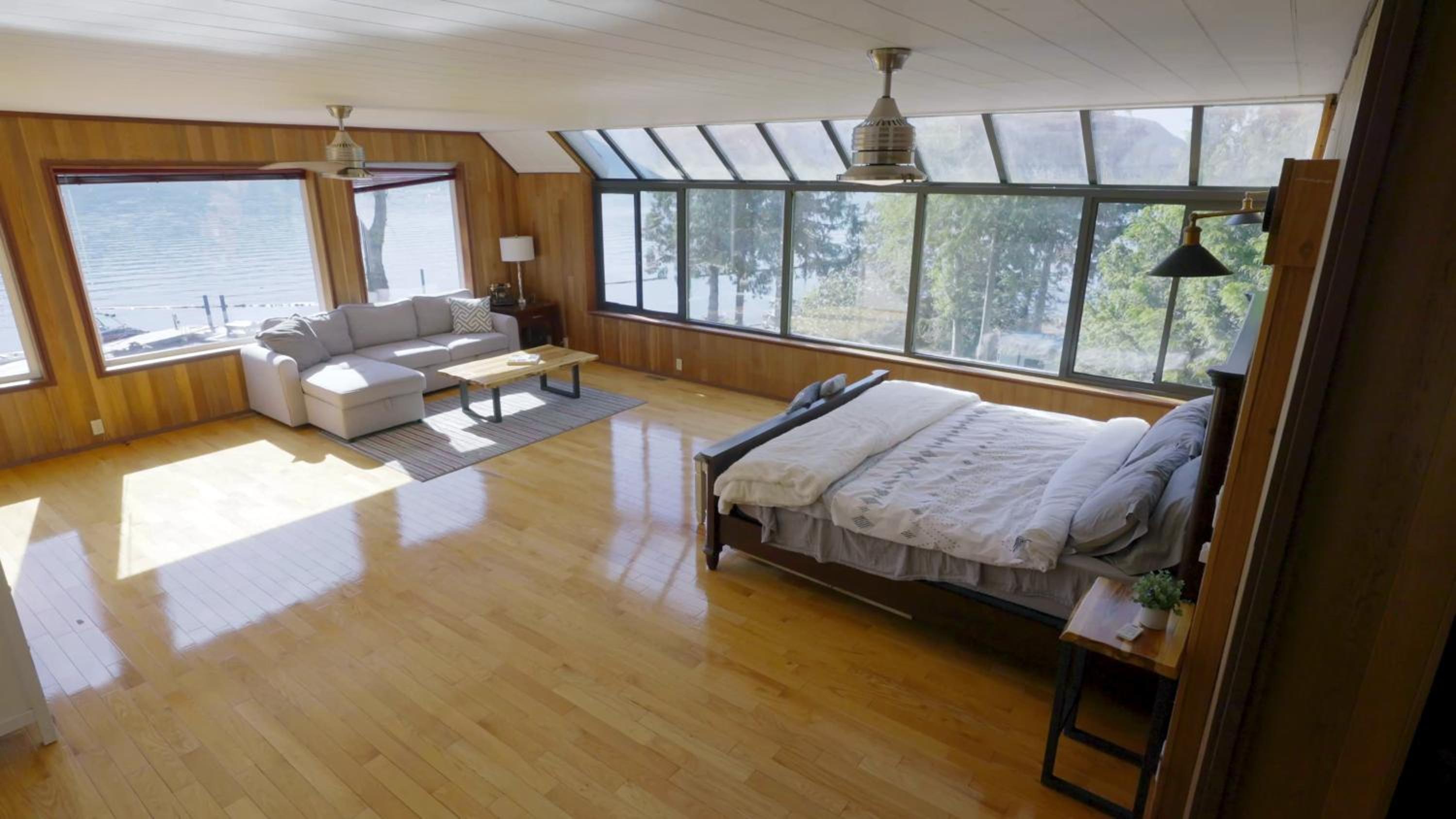 Ozarks Luxurious Lakeside Villa at Harrison Lake