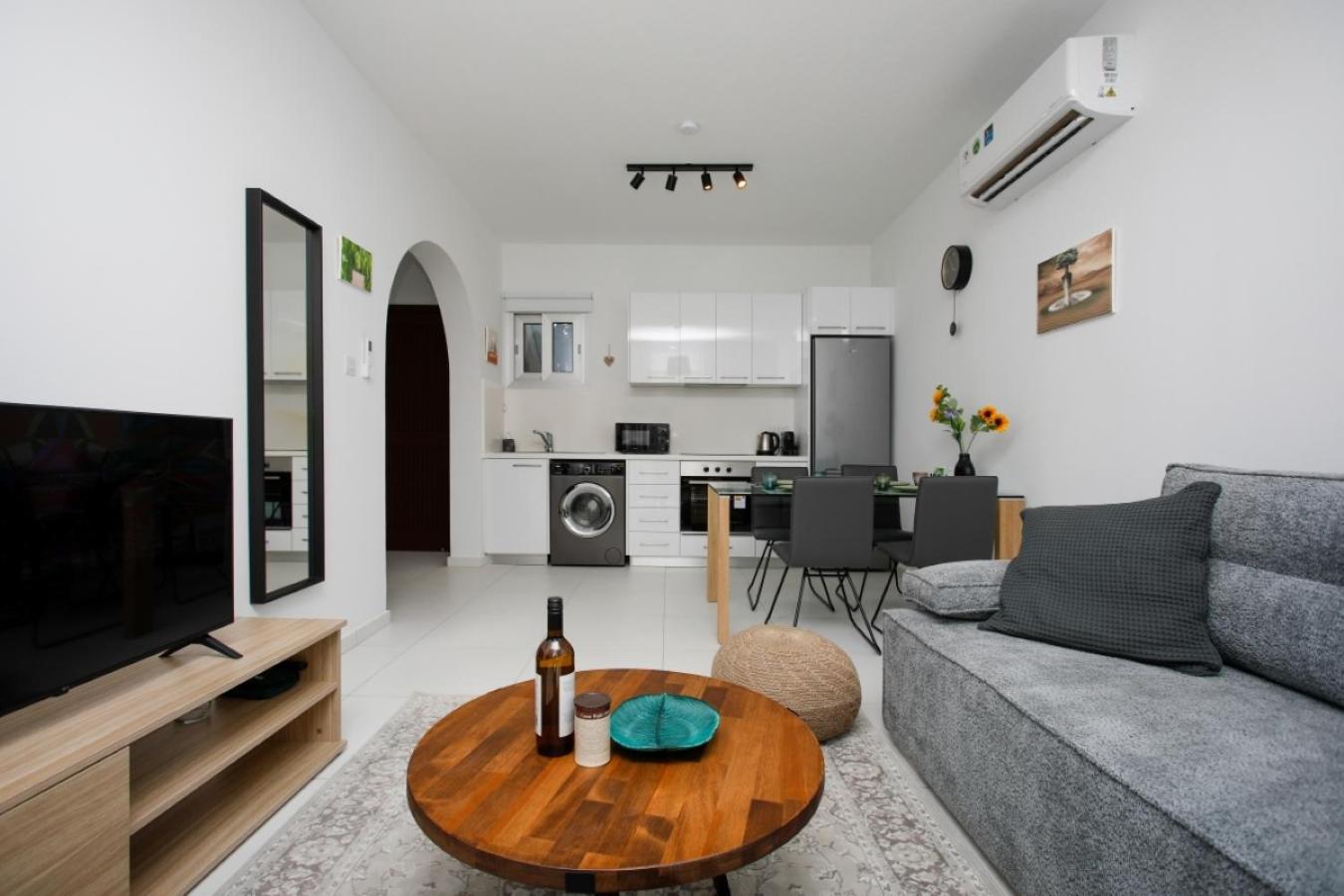 OASIS-Amazing Location, Sea View, Stylish Apartment