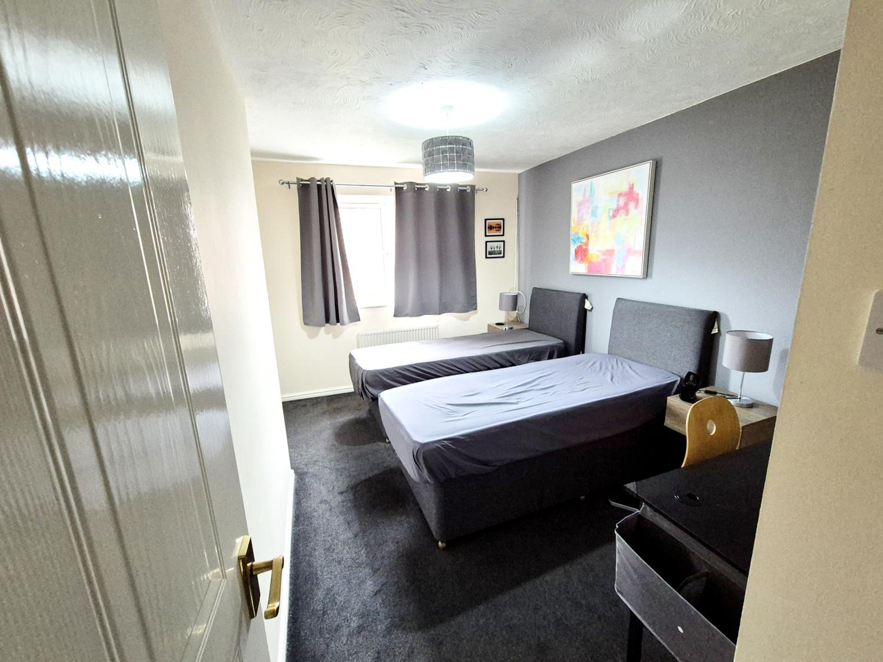 Modern 2-Bed House in Stoke Gifford, NR Parkway Statn, Free Parking view 2