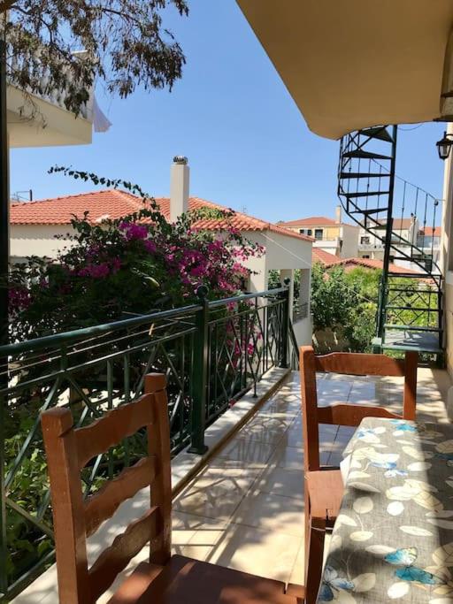 Karyatis studios lixouri photo 2