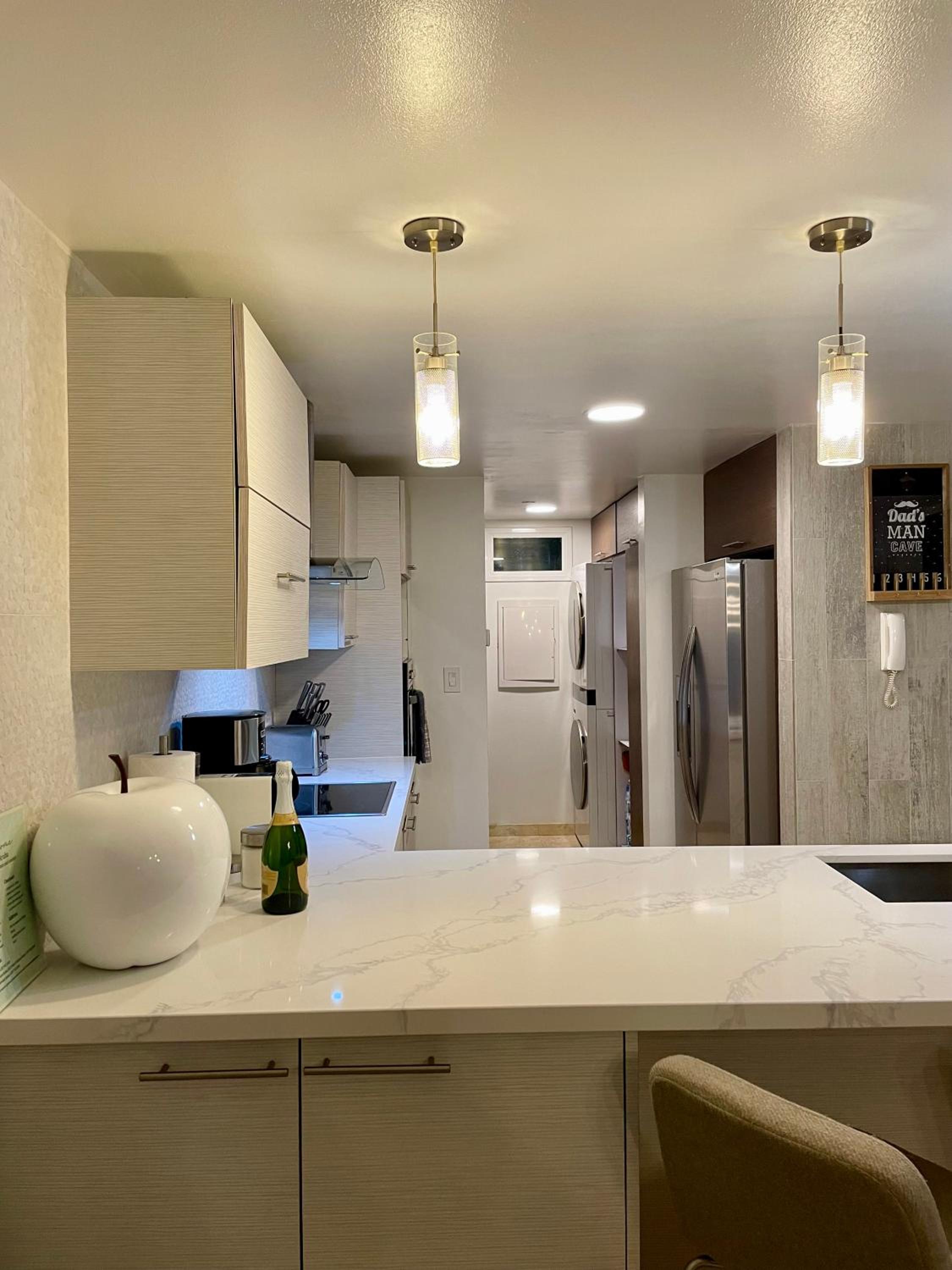 Beautiful Vibes Sun Kiss Serenity your Stylish Apt Just Steps from Eagle Beach