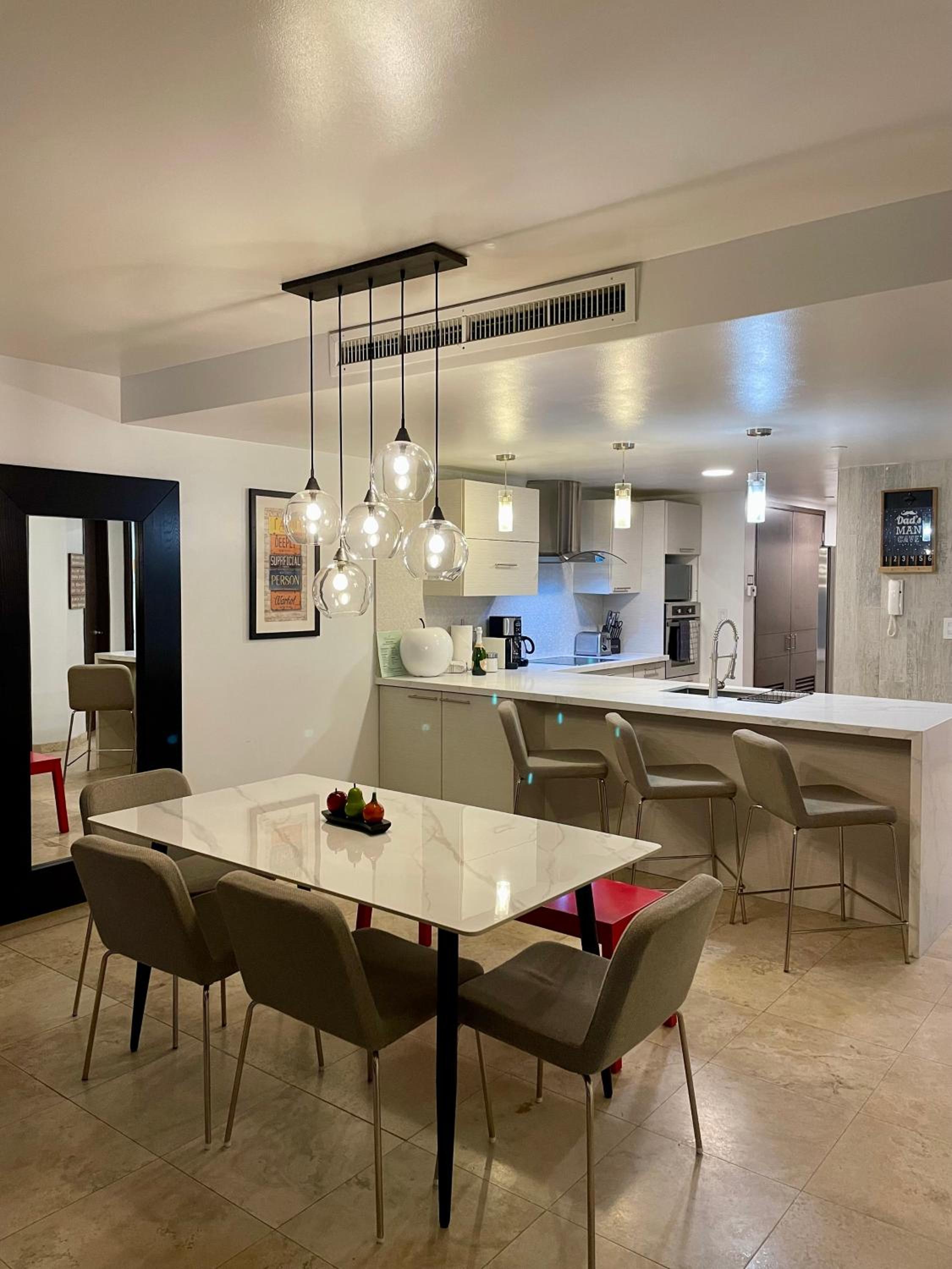 Beautiful Vibes Sun Kiss Serenity your Stylish Apt Just Steps from Eagle Beach