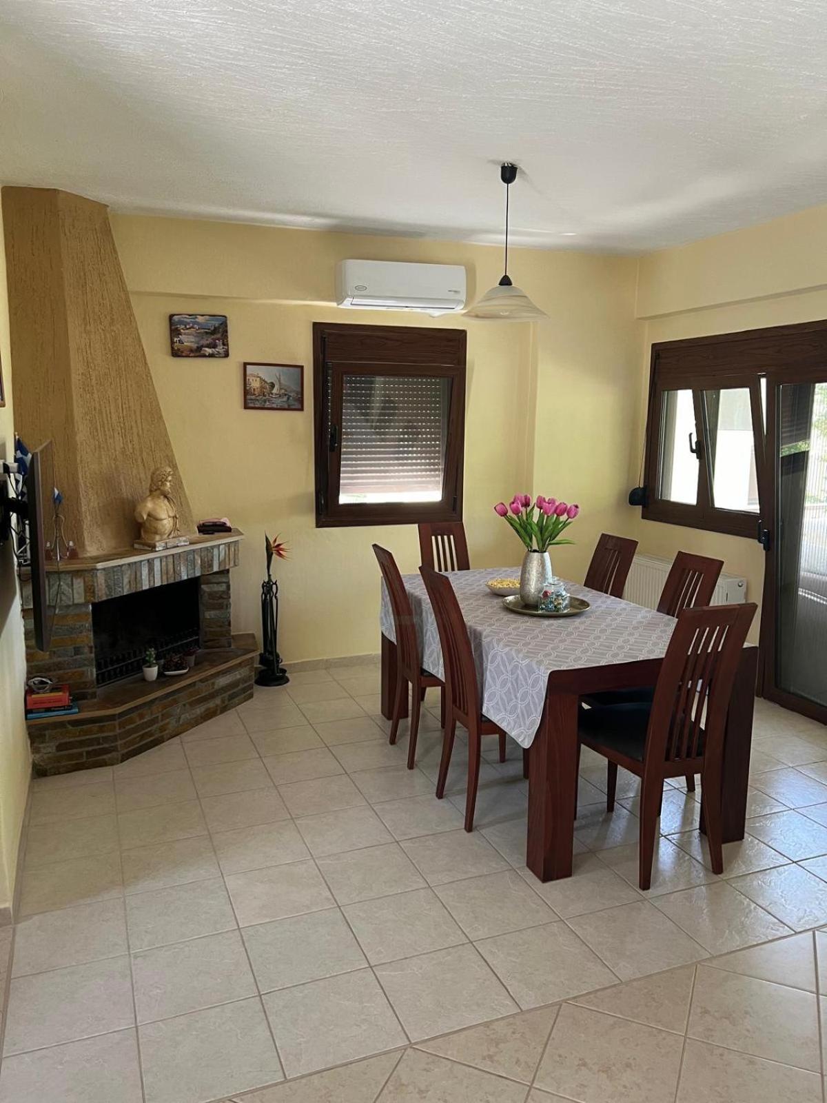 ZEUS Viewpoint Villa: Three floors of beauty view 2