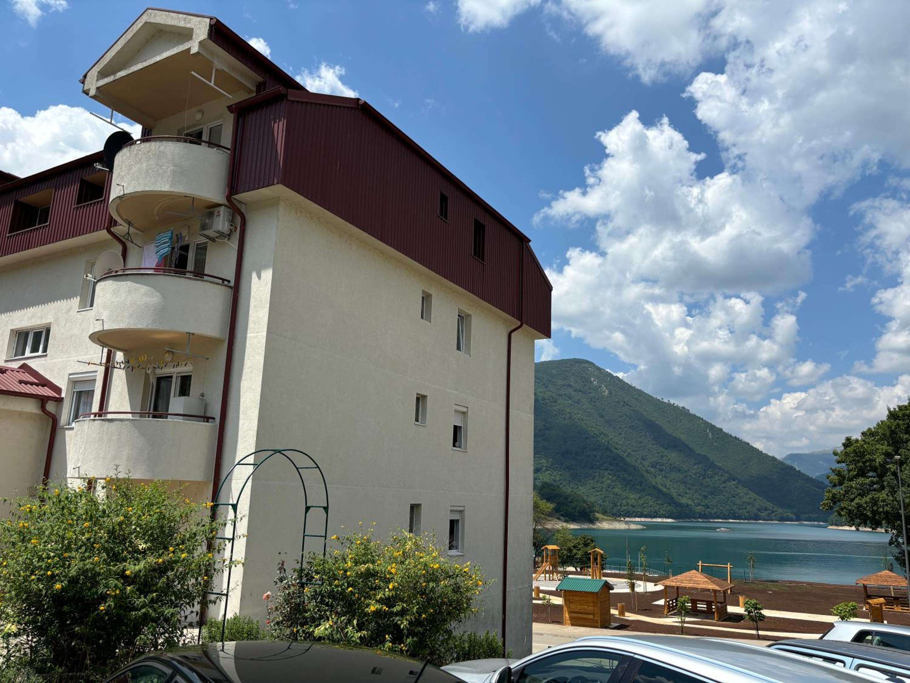 Zora Apartment