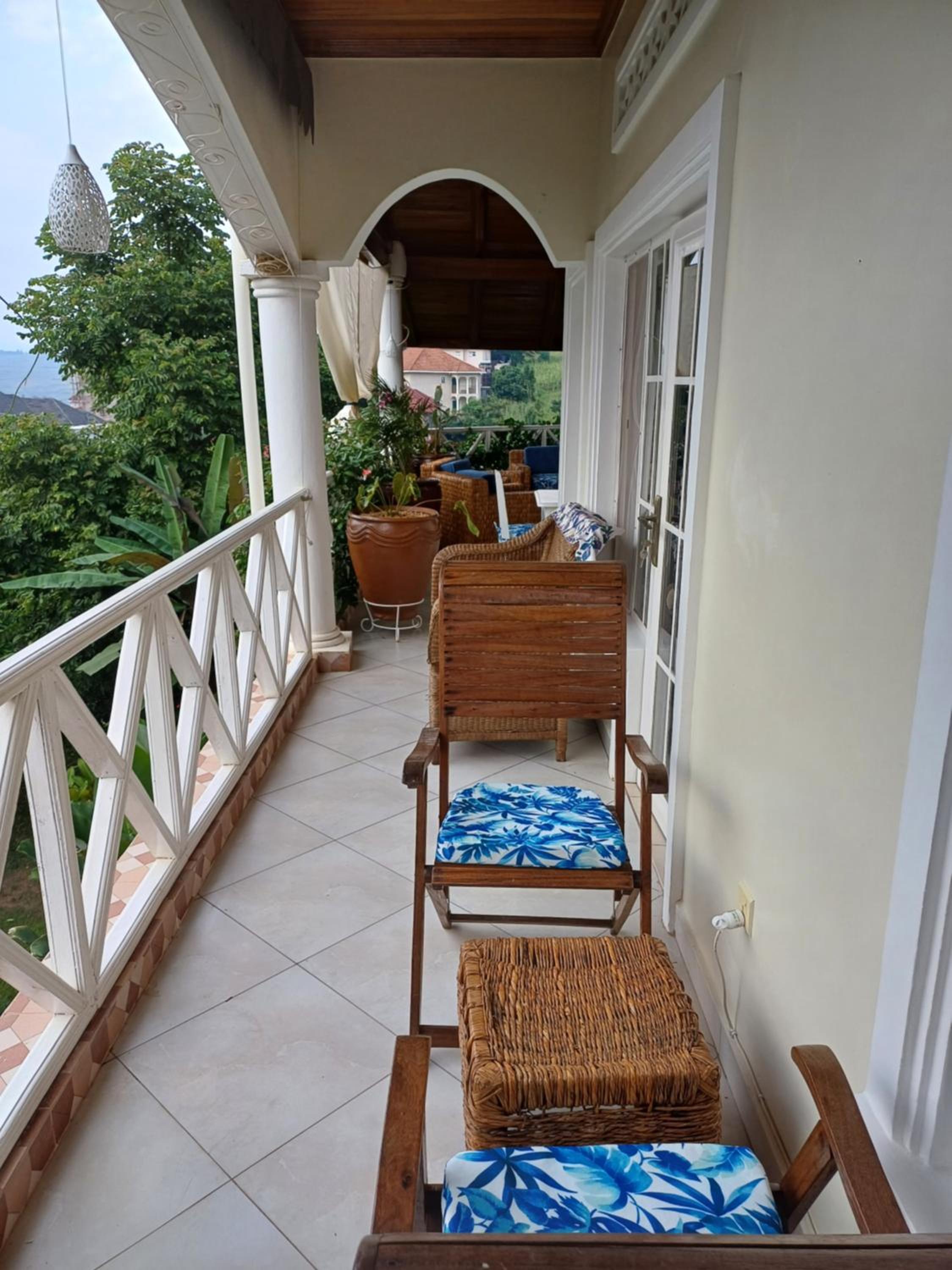 Two Sunbirds Rental