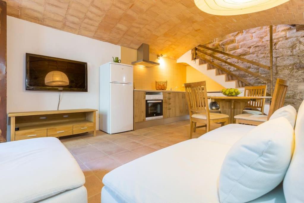 'La Petita' Cruilles Costa Brava Chic Welcoming Cottage Medieval Village