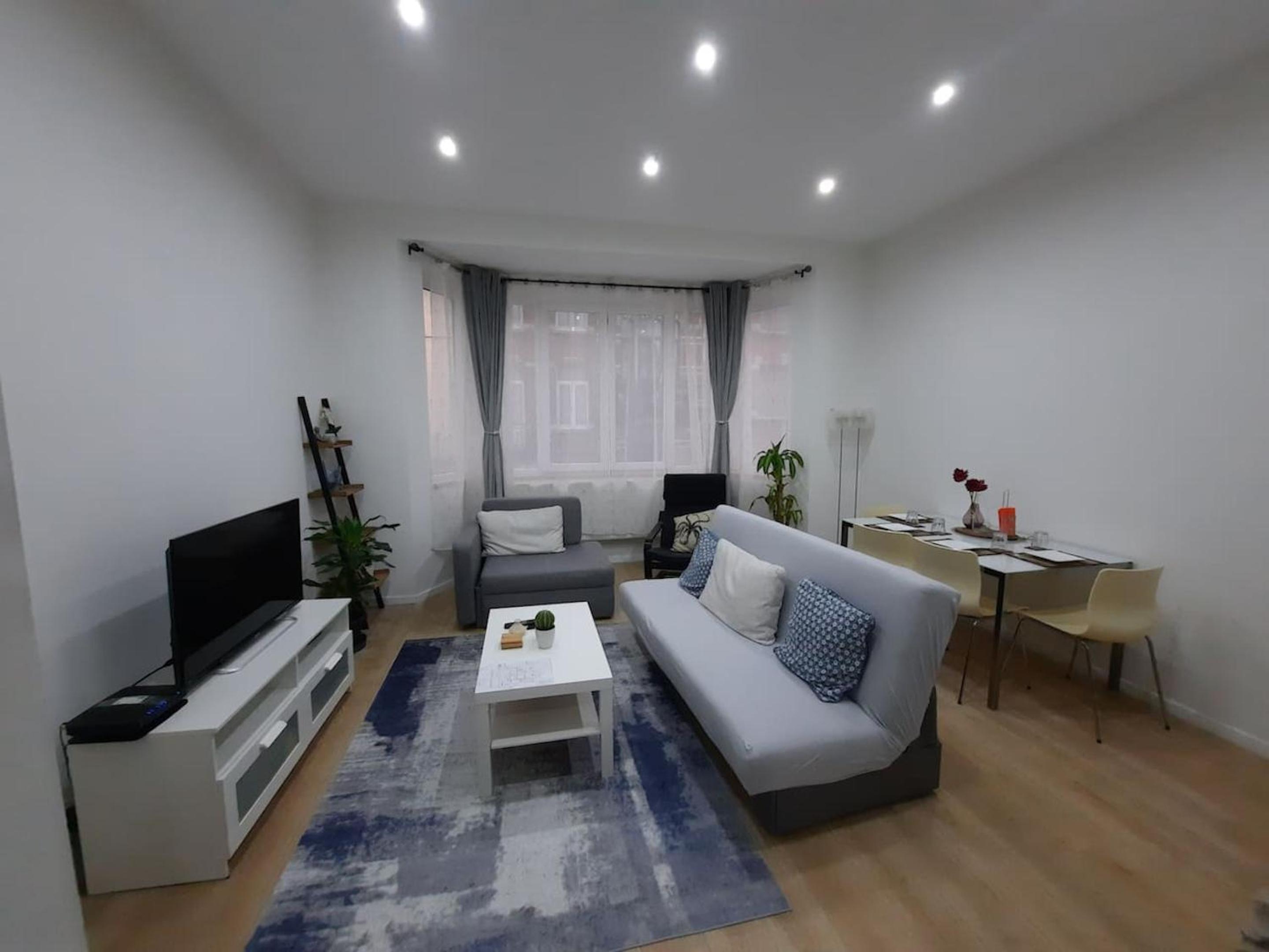 Modern Apartment in Molenbeek-Saint-Jean / 77 m² / Parking