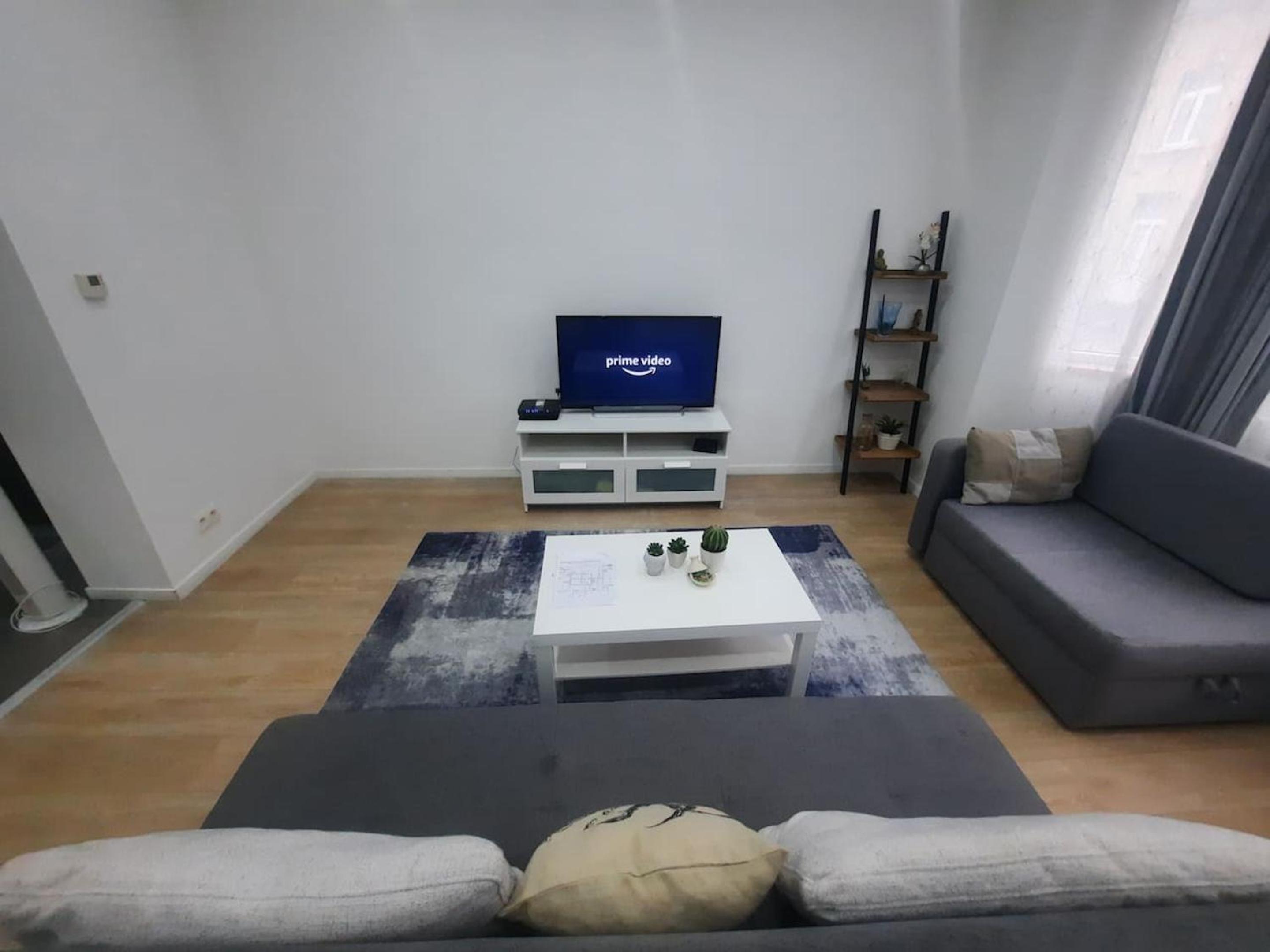 Modern Apartment in Molenbeek-Saint-Jean / 77 m² / Parking