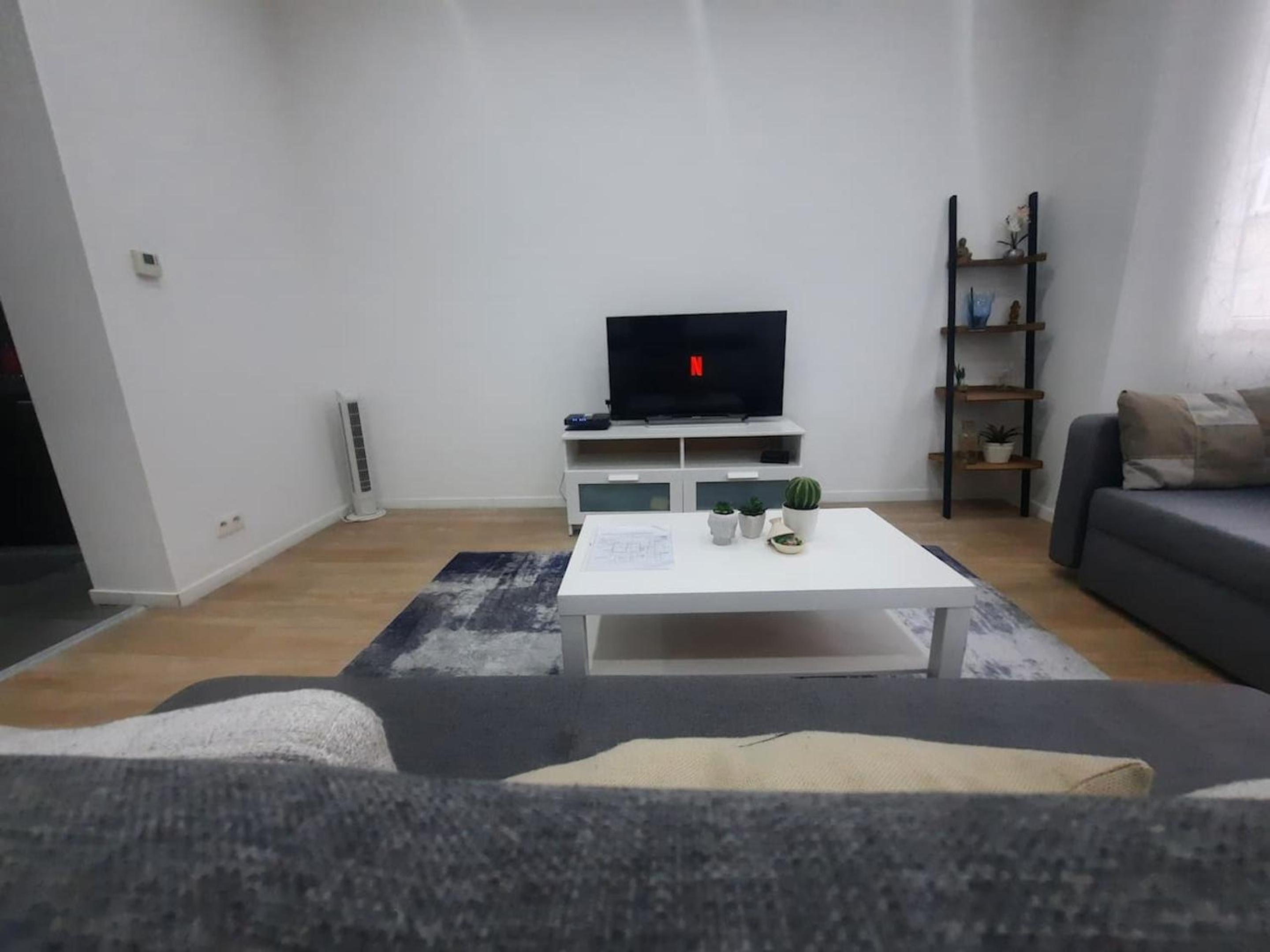 Modern Apartment in Molenbeek-Saint-Jean / 77 m² / Parking