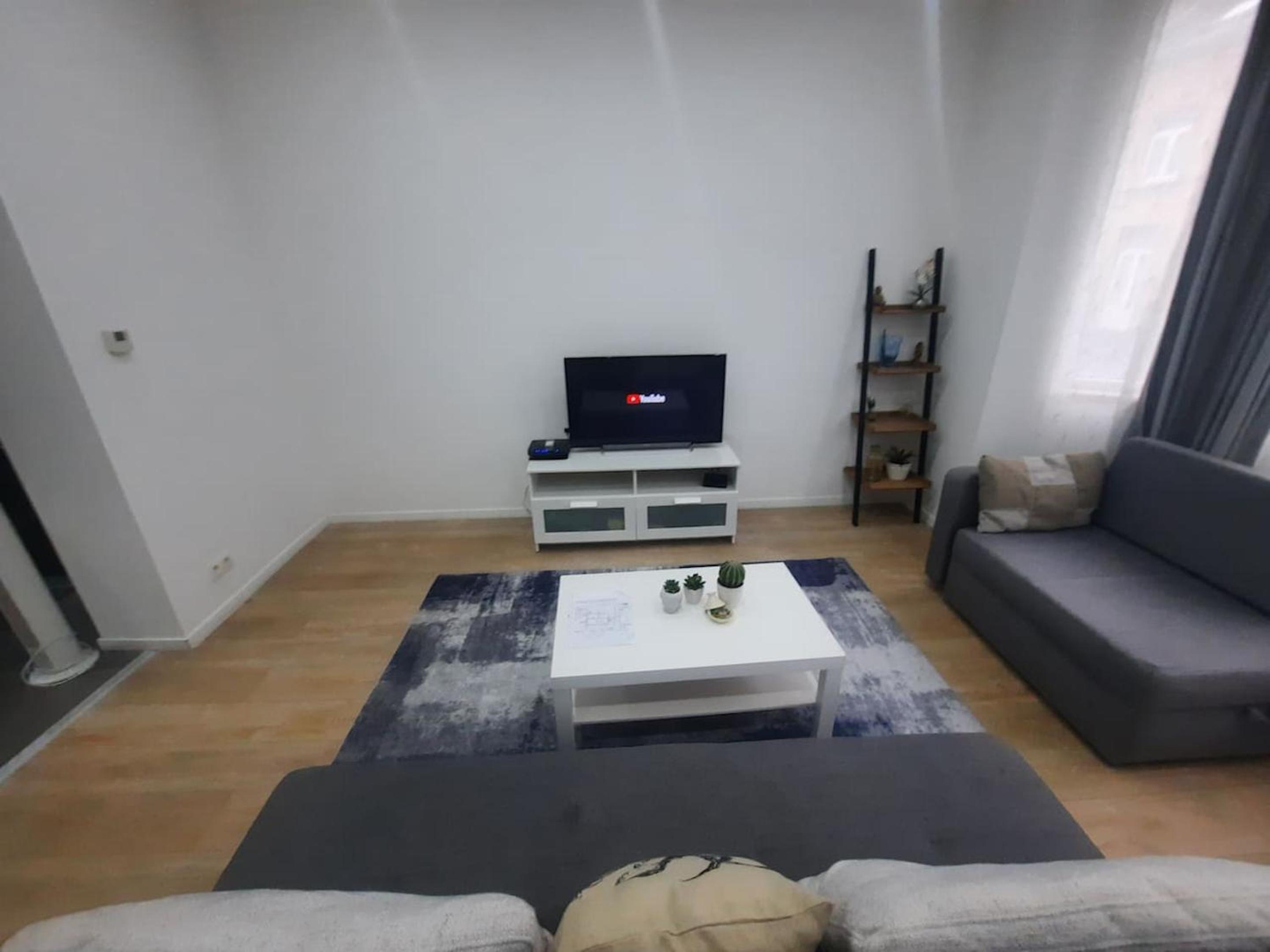 Modern Apartment in Molenbeek-Saint-Jean / 77 m² / Parking