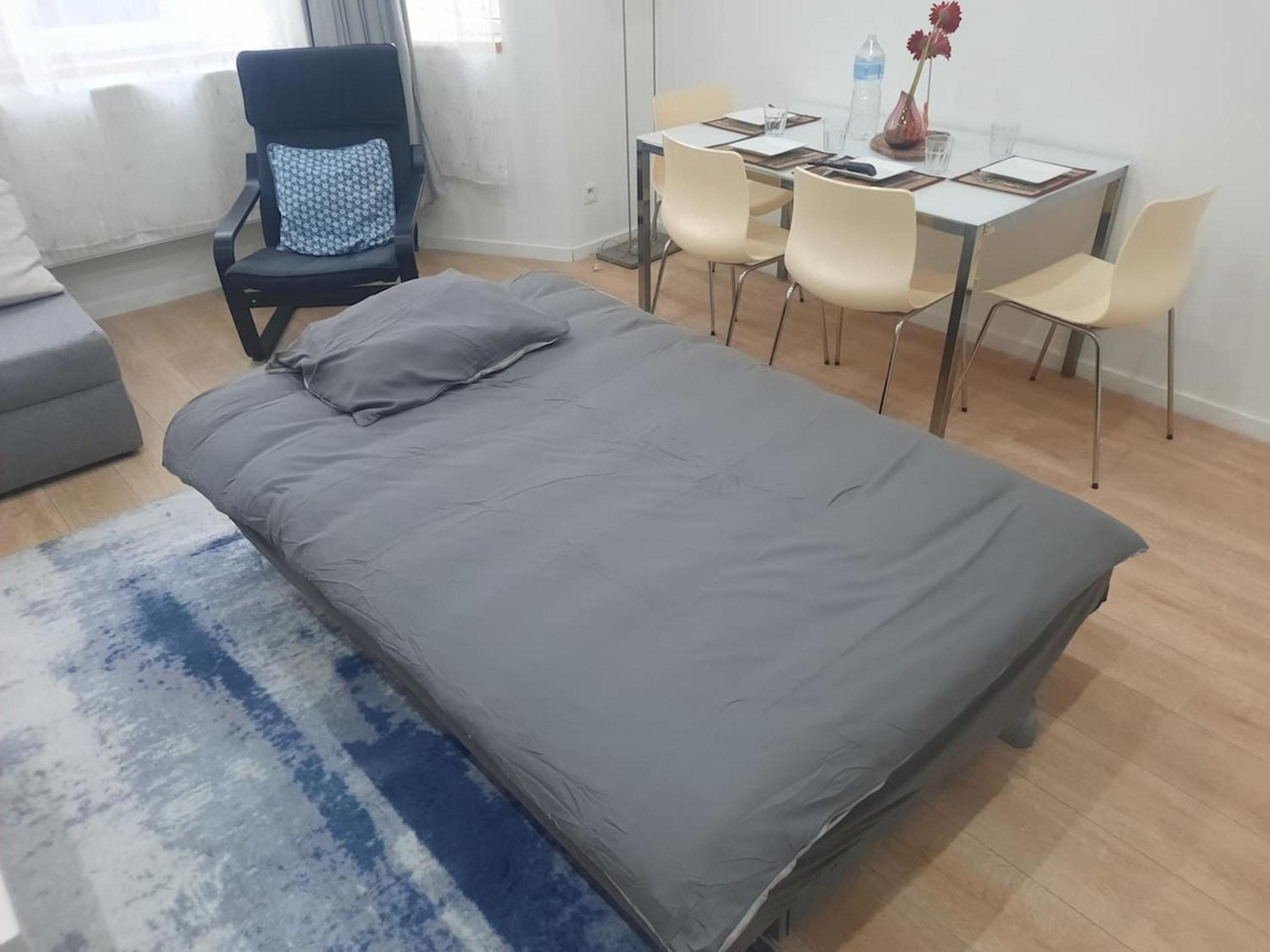 Modern Apartment in Molenbeek-Saint-Jean / 77 m² / Parking