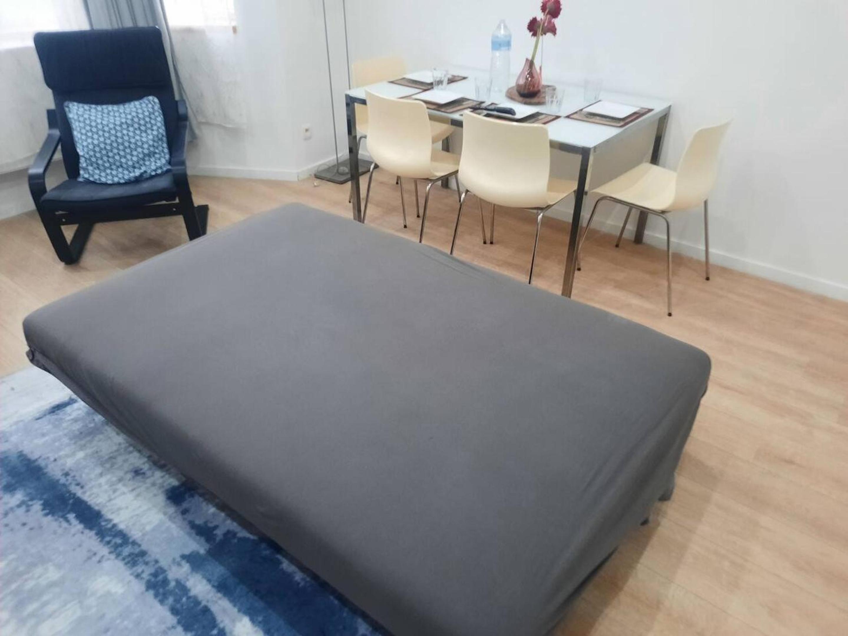 Modern Apartment in Molenbeek-Saint-Jean / 77 m² / Parking