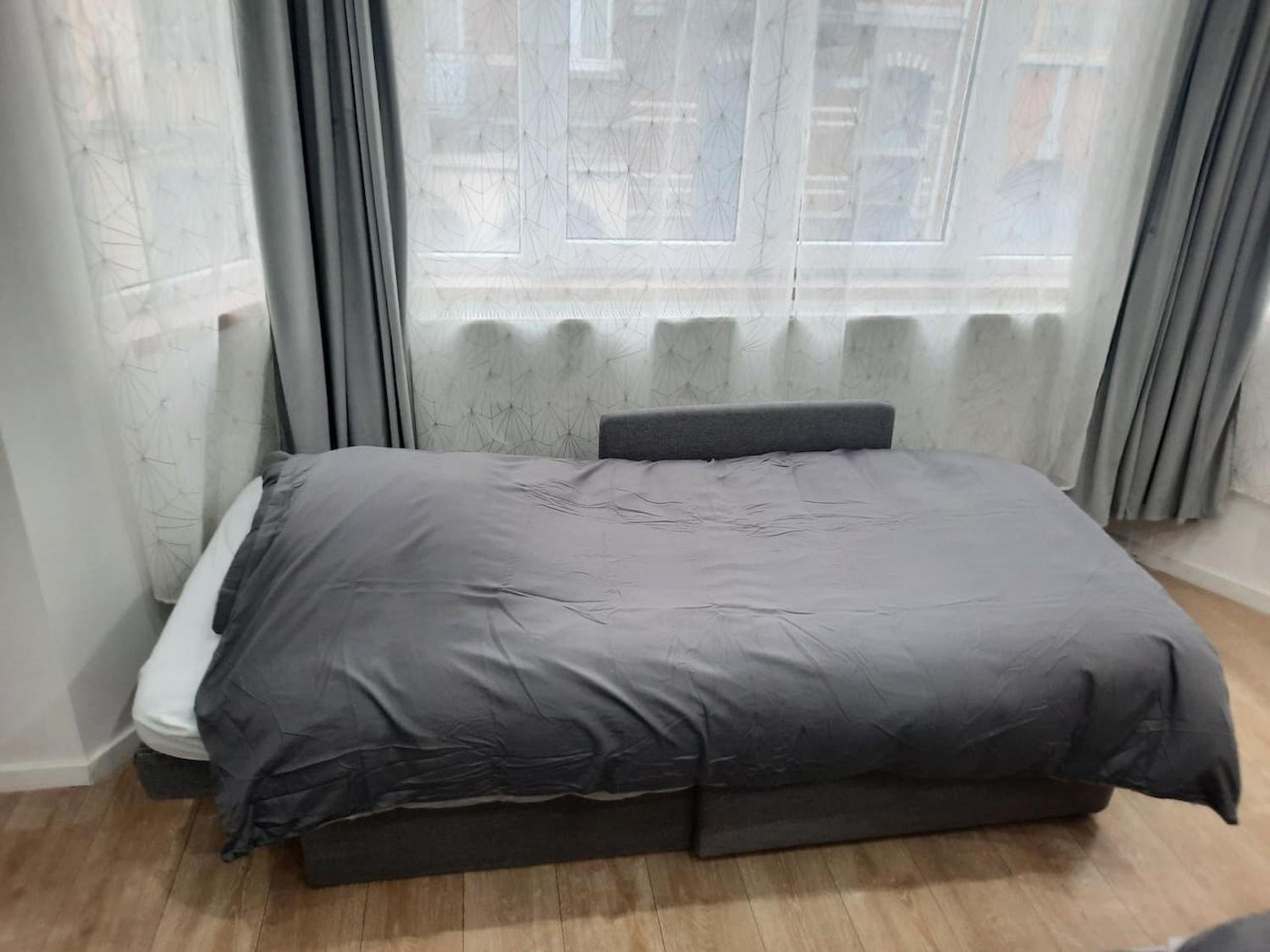 Modern Apartment in Molenbeek-Saint-Jean / 77 m² / Parking