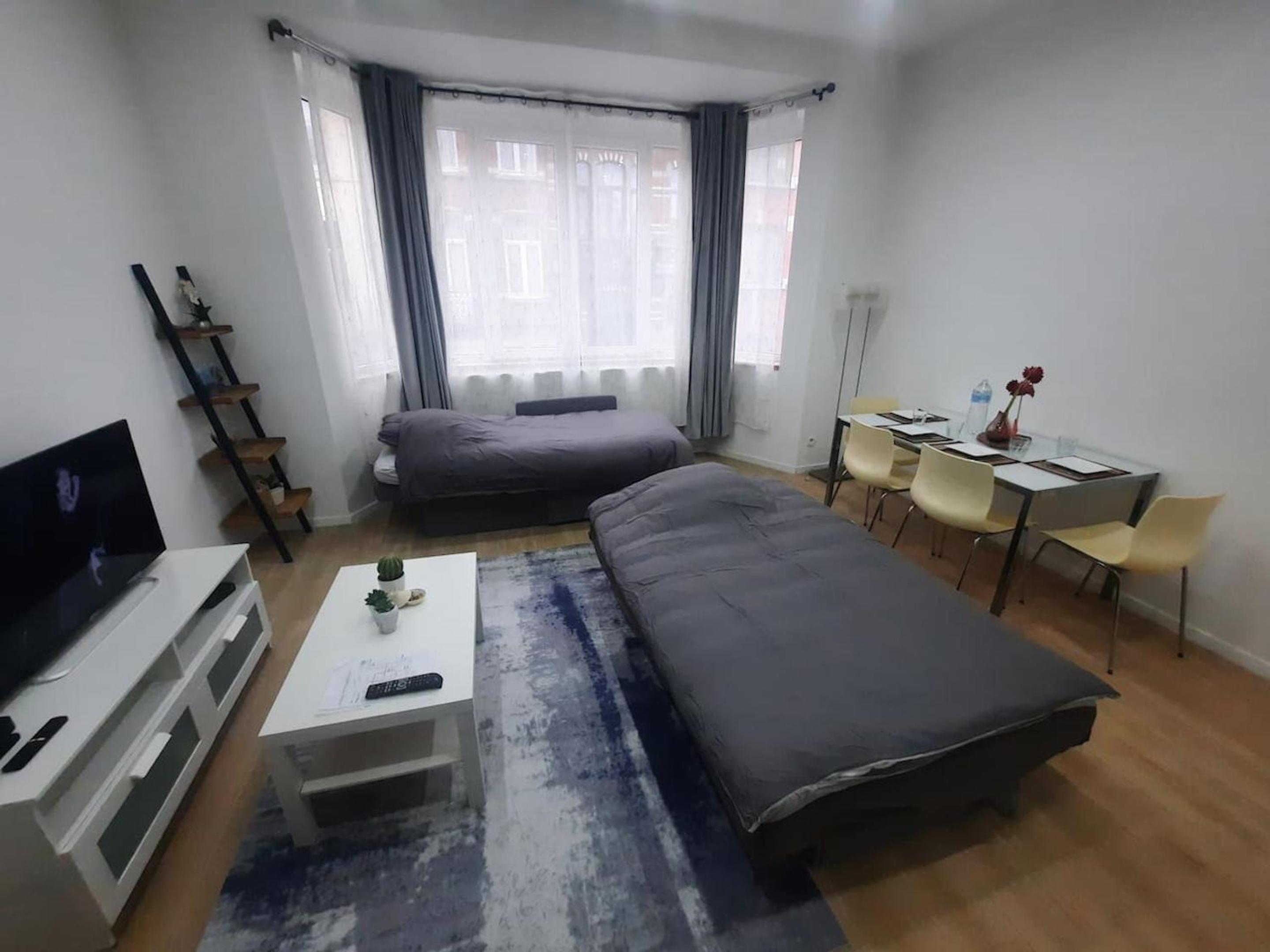 Modern Apartment in Molenbeek-Saint-Jean / 77 m² / Parking