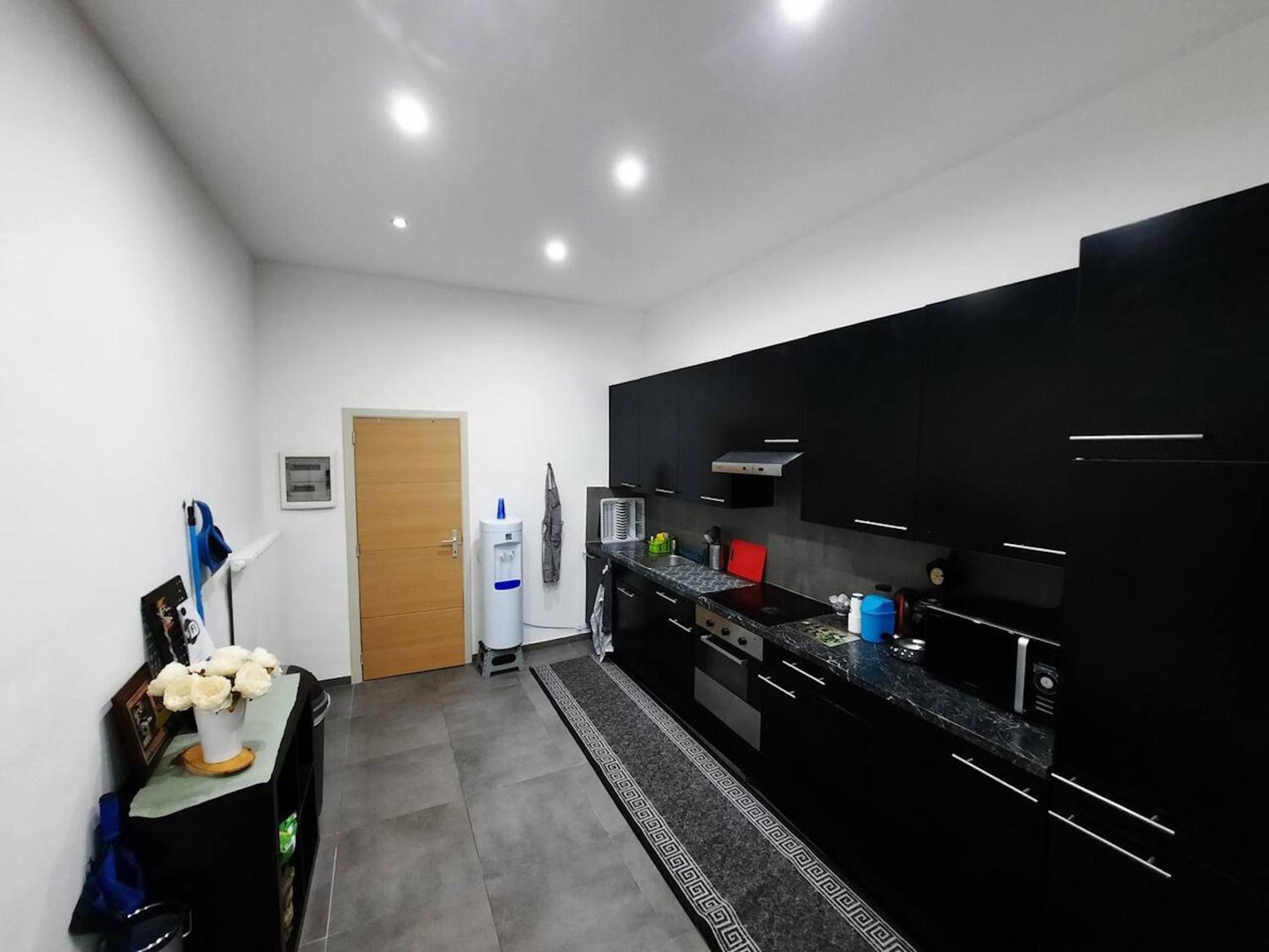 Modern Apartment in Molenbeek-Saint-Jean / 77 m² / Parking