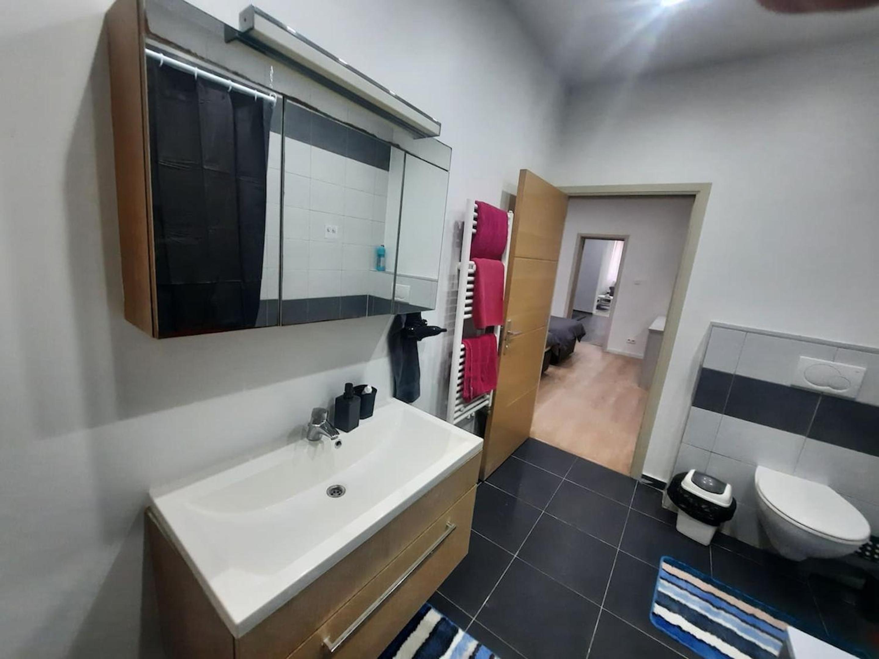 Modern Apartment in Molenbeek-Saint-Jean / 77 m² / Parking