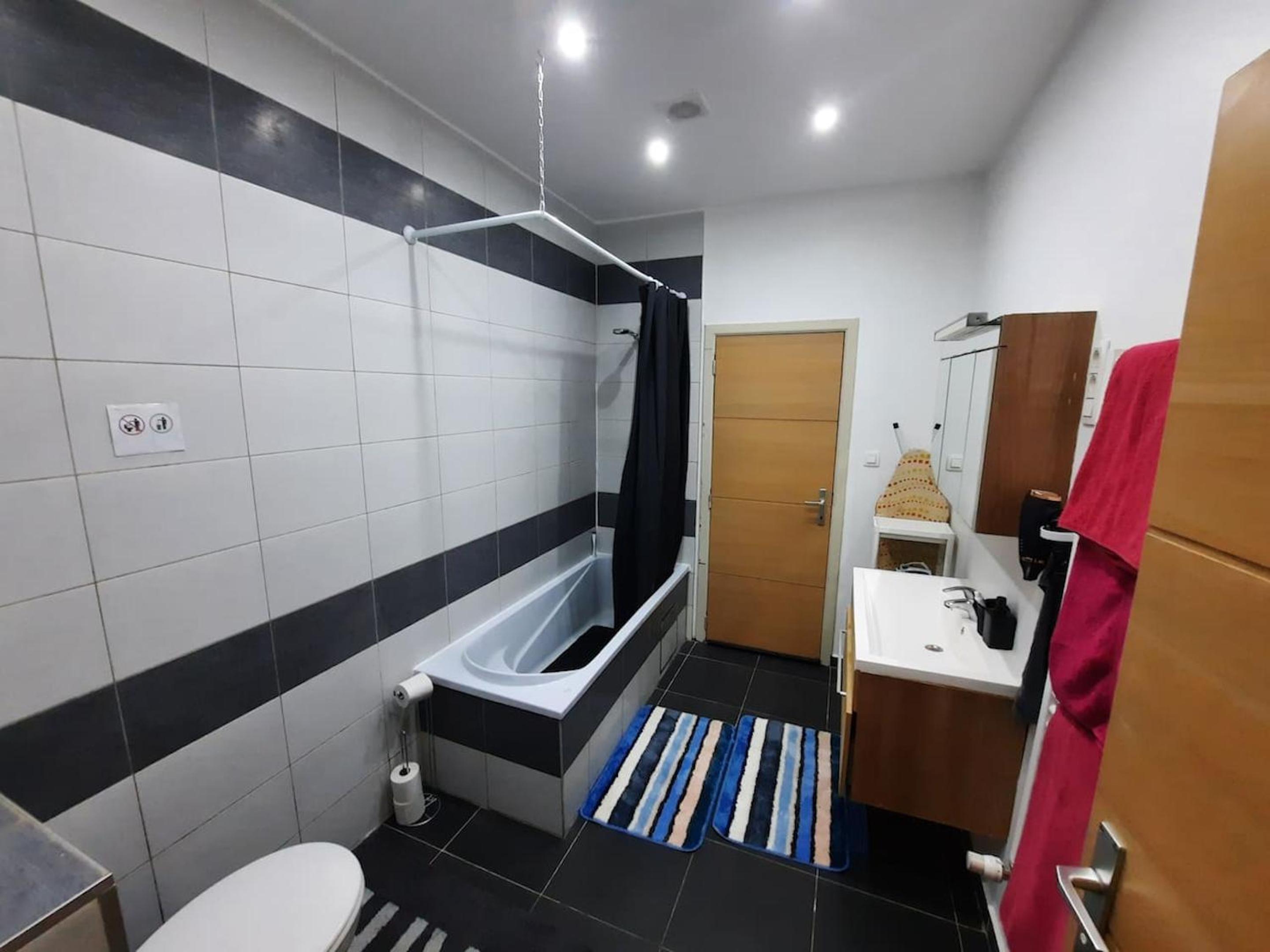 Modern Apartment in Molenbeek-Saint-Jean / 77 m² / Parking