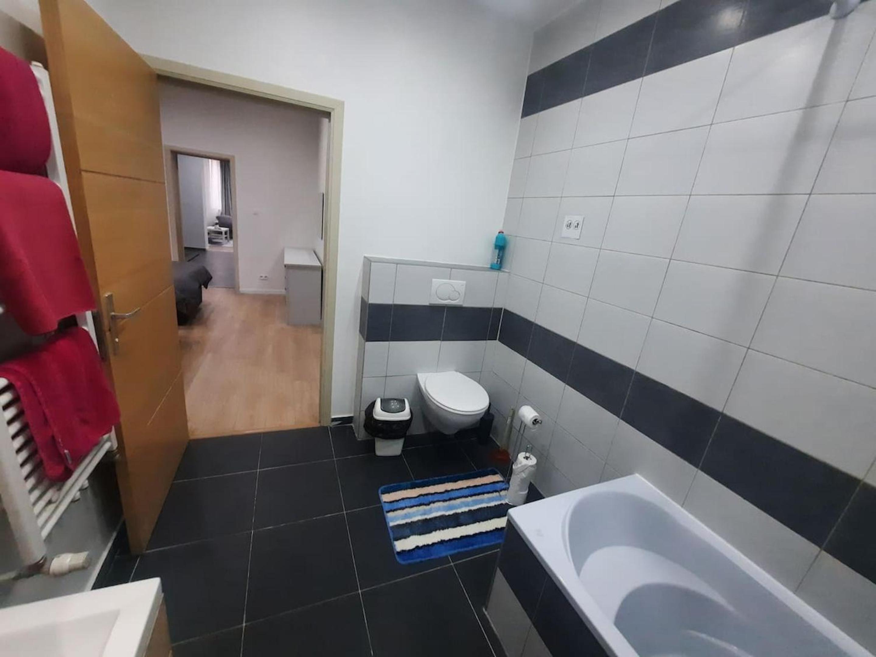 Modern Apartment in Molenbeek-Saint-Jean / 77 m² / Parking
