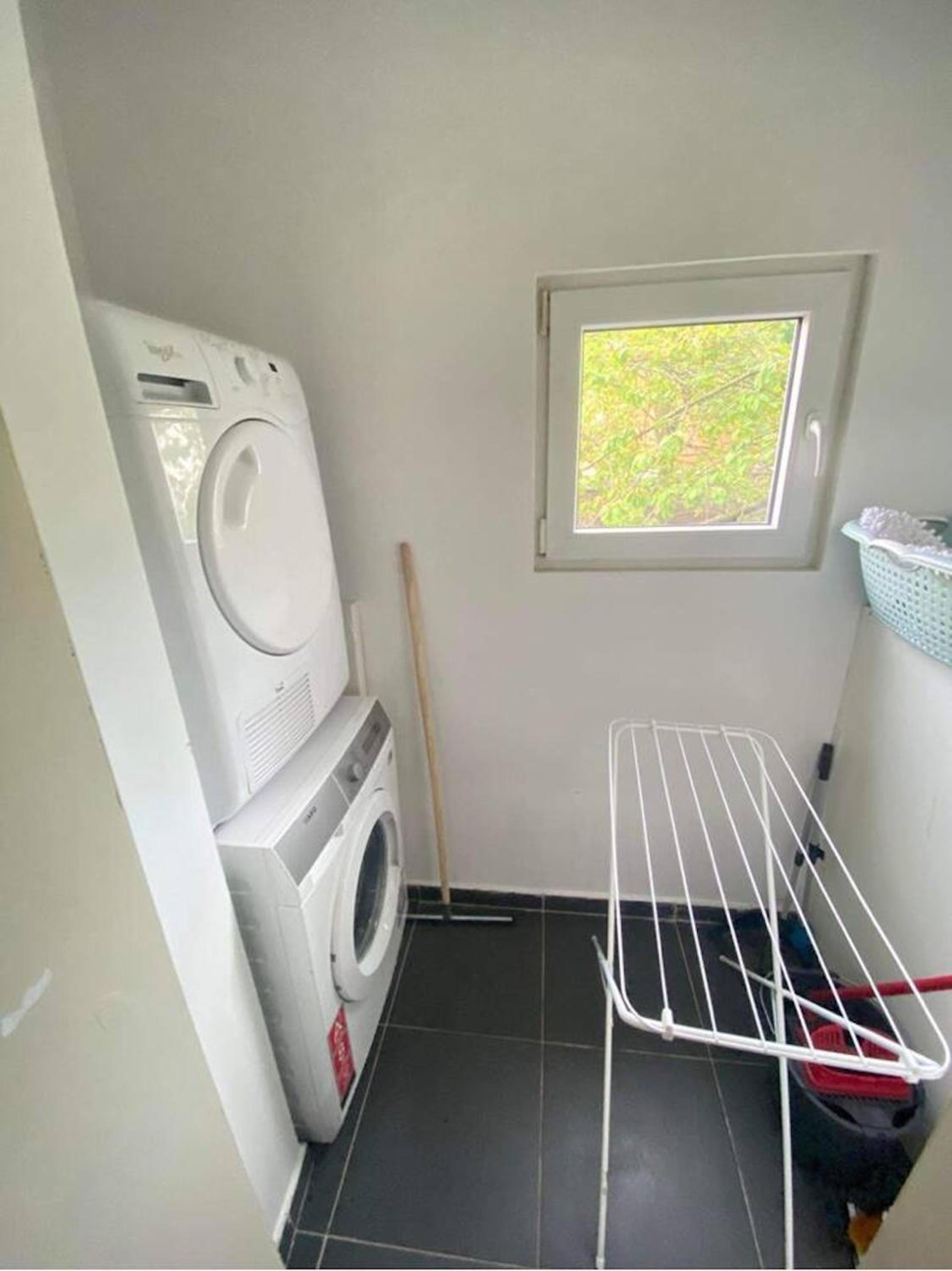 Modern Apartment in Molenbeek-Saint-Jean / 77 m² / Parking