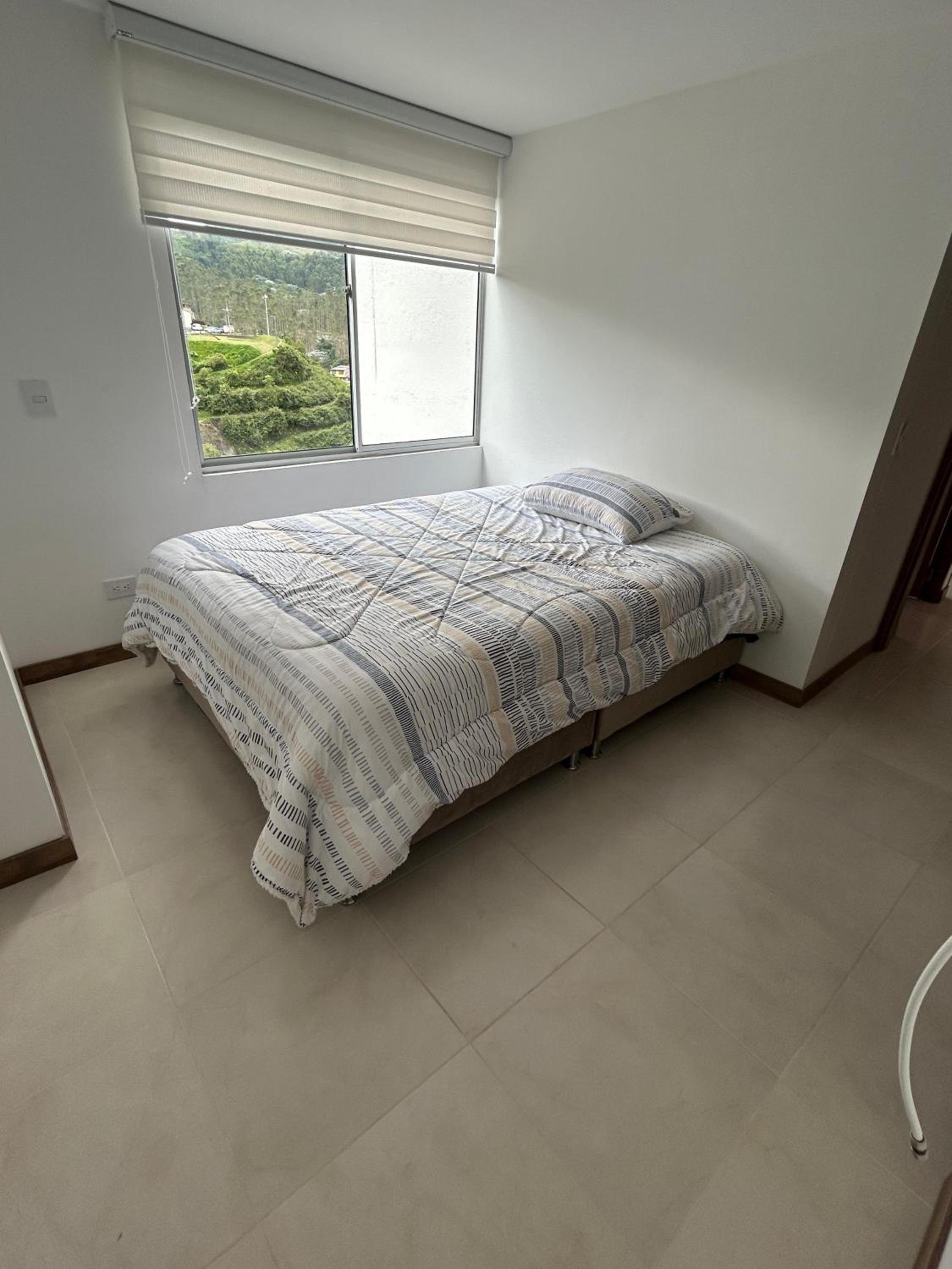 Cómodo, nuevo y con linda vista.