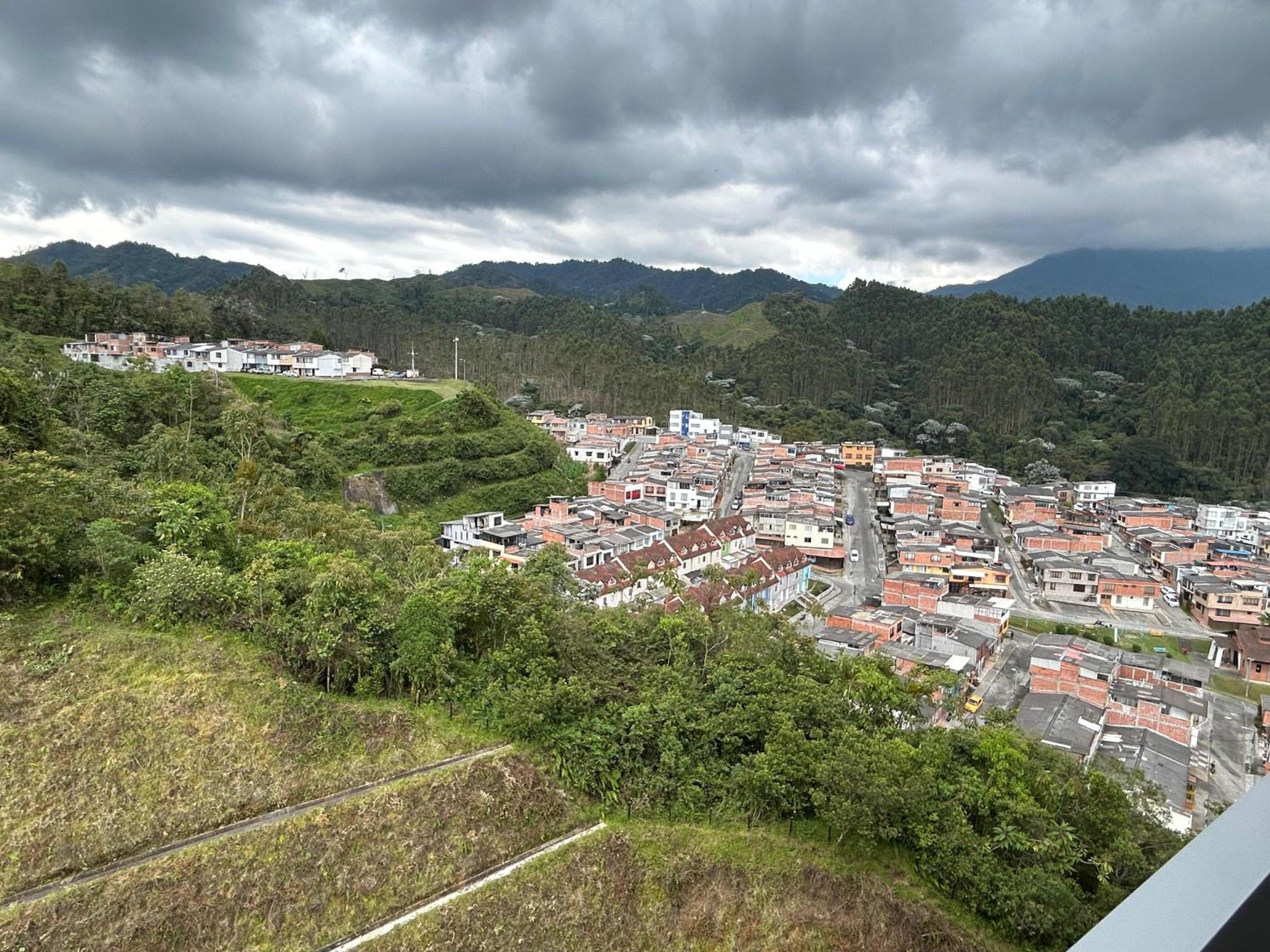 Cómodo, nuevo y con linda vista.