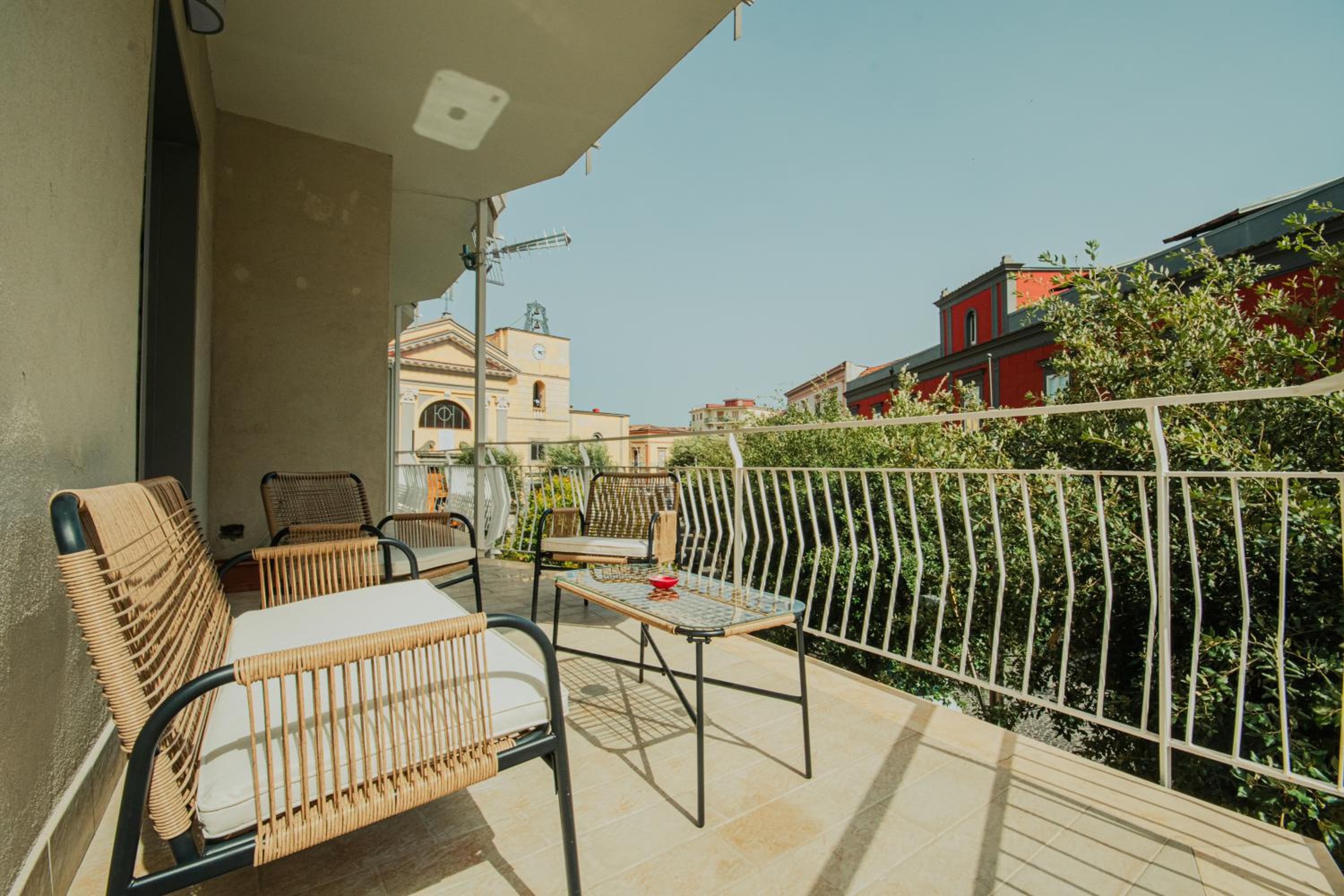 Luxury Apartment near Naples, Parking, 2 bath
