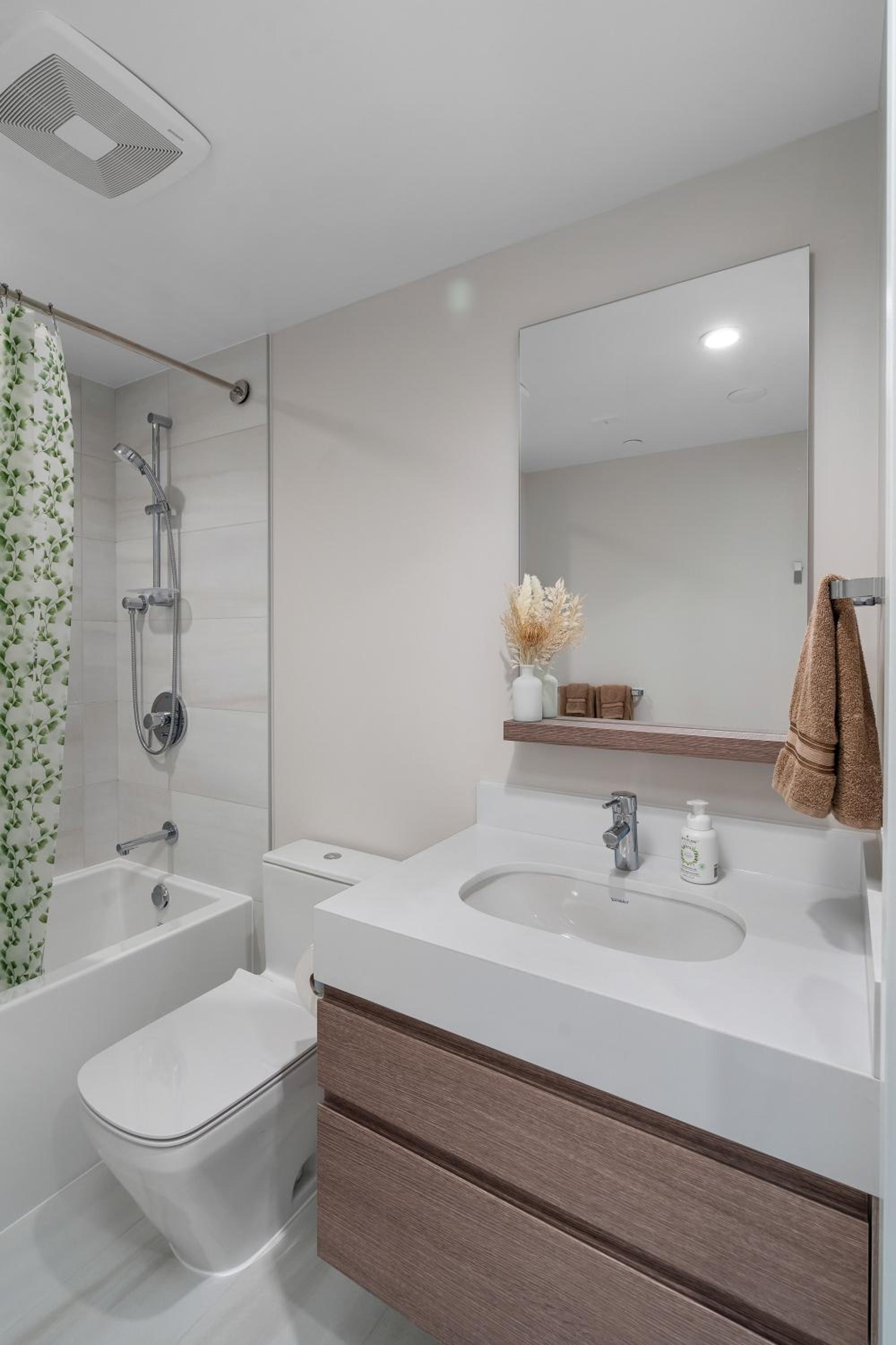 Brand New Apartment with Unbeatable Views Walking Distance to Metrotown Station and Mall