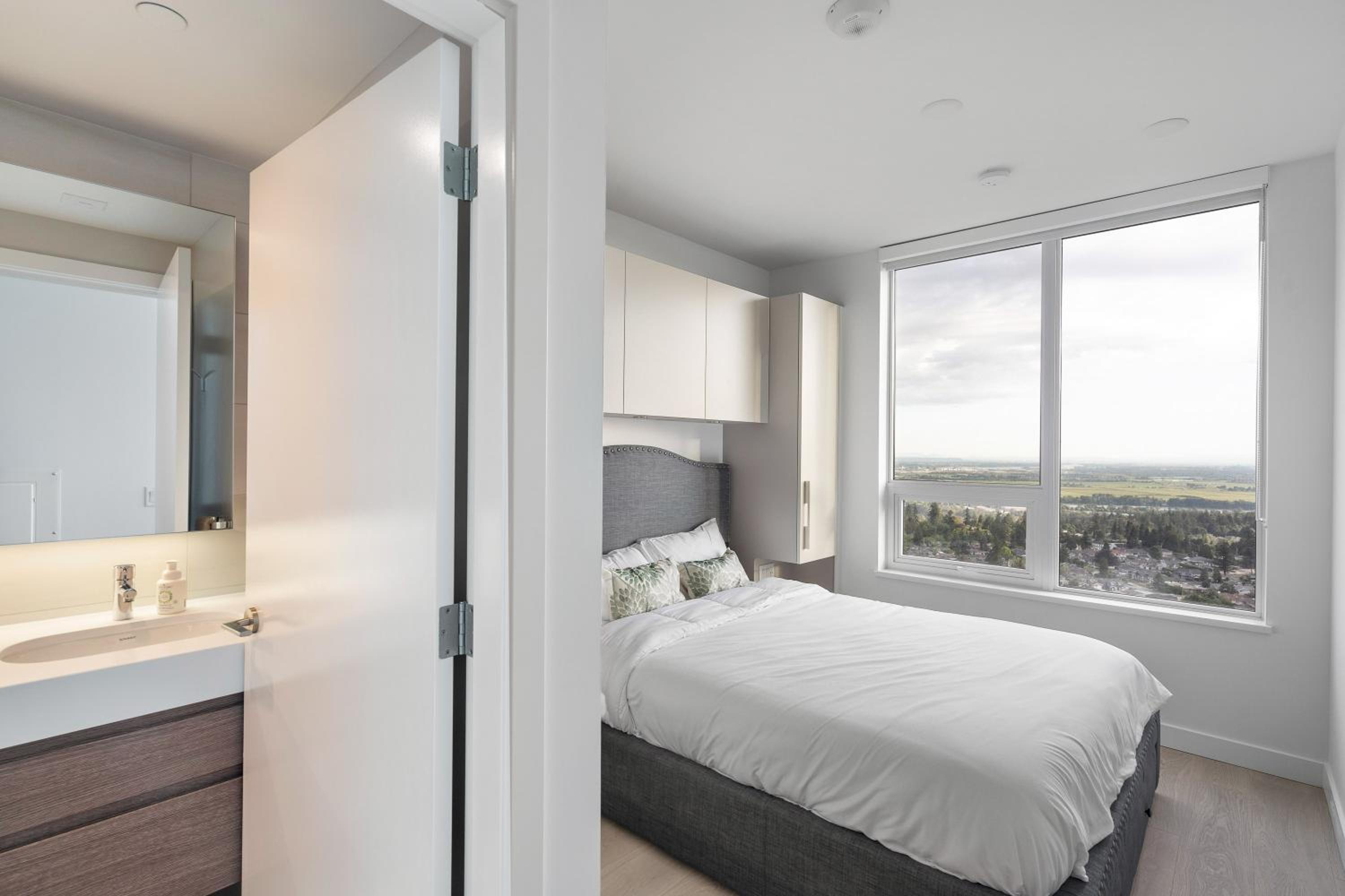 Brand New Apartment with Unbeatable Views Walking Distance to Metrotown Station and Mall