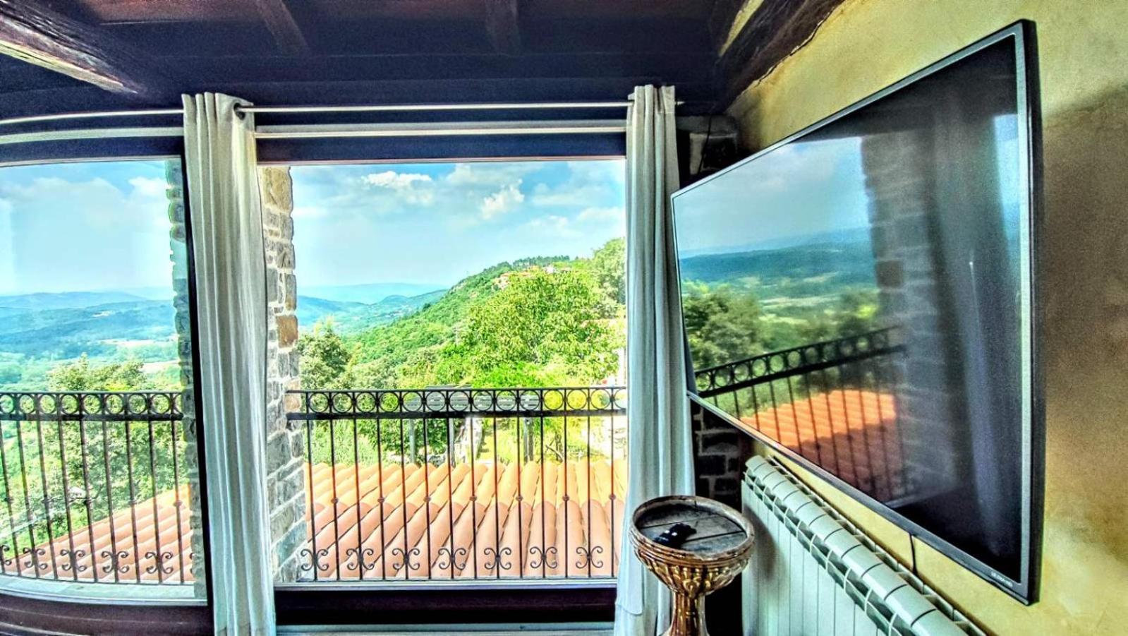 Appartman Casa Fermeglia with private jacuzzie and truffle hunting experience view 3