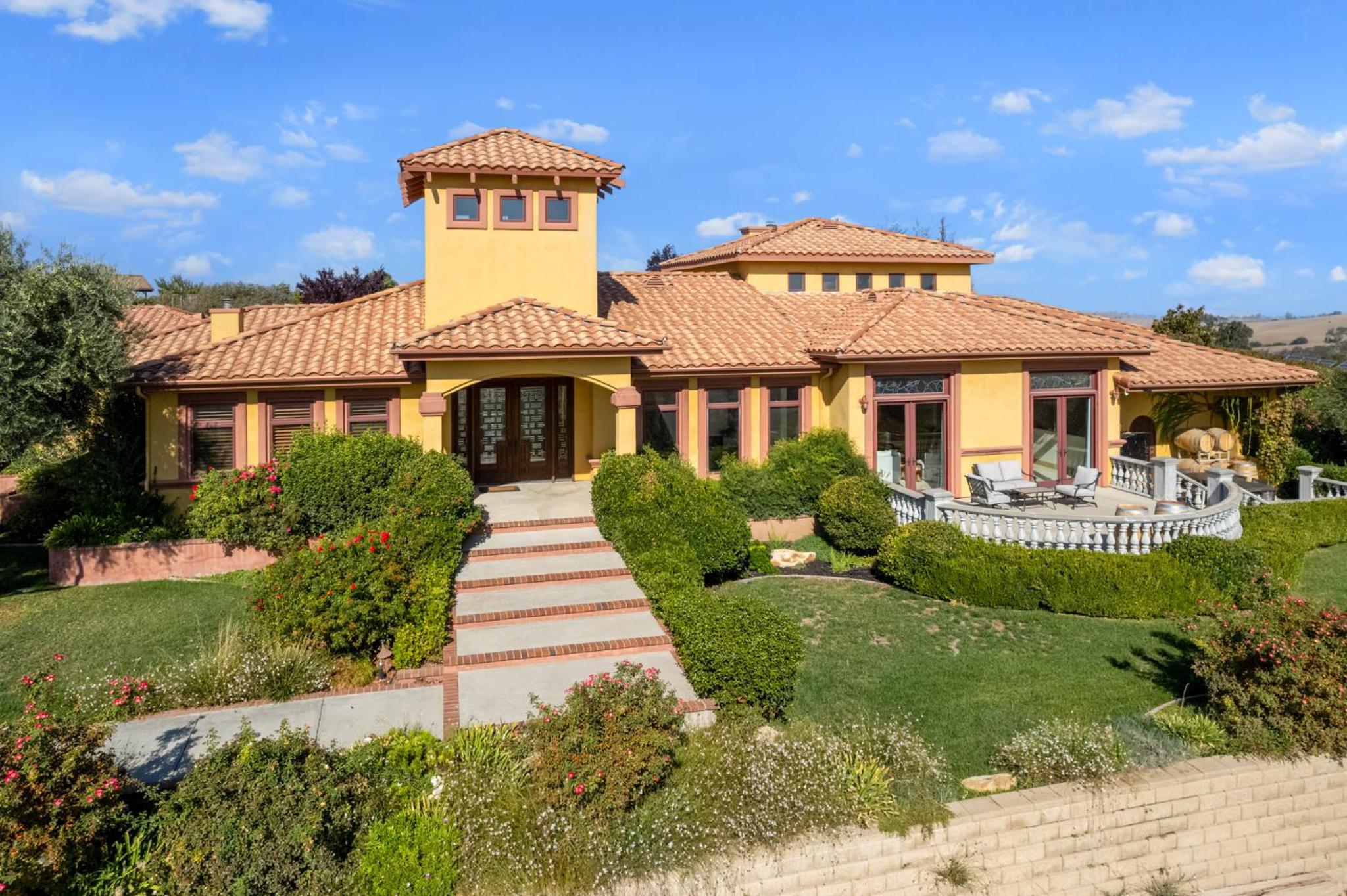 Dresser Winery Estate Villa view 2