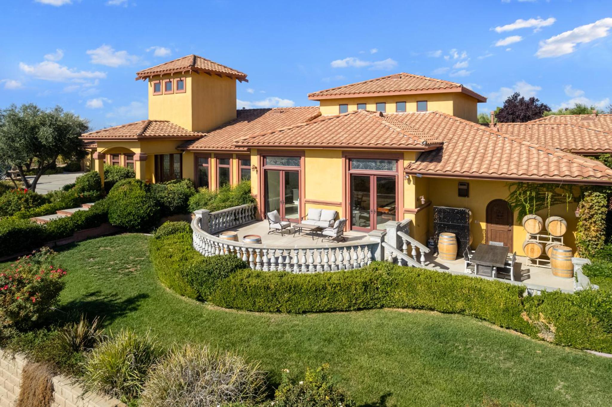 Dresser Winery Estate Villa view 3