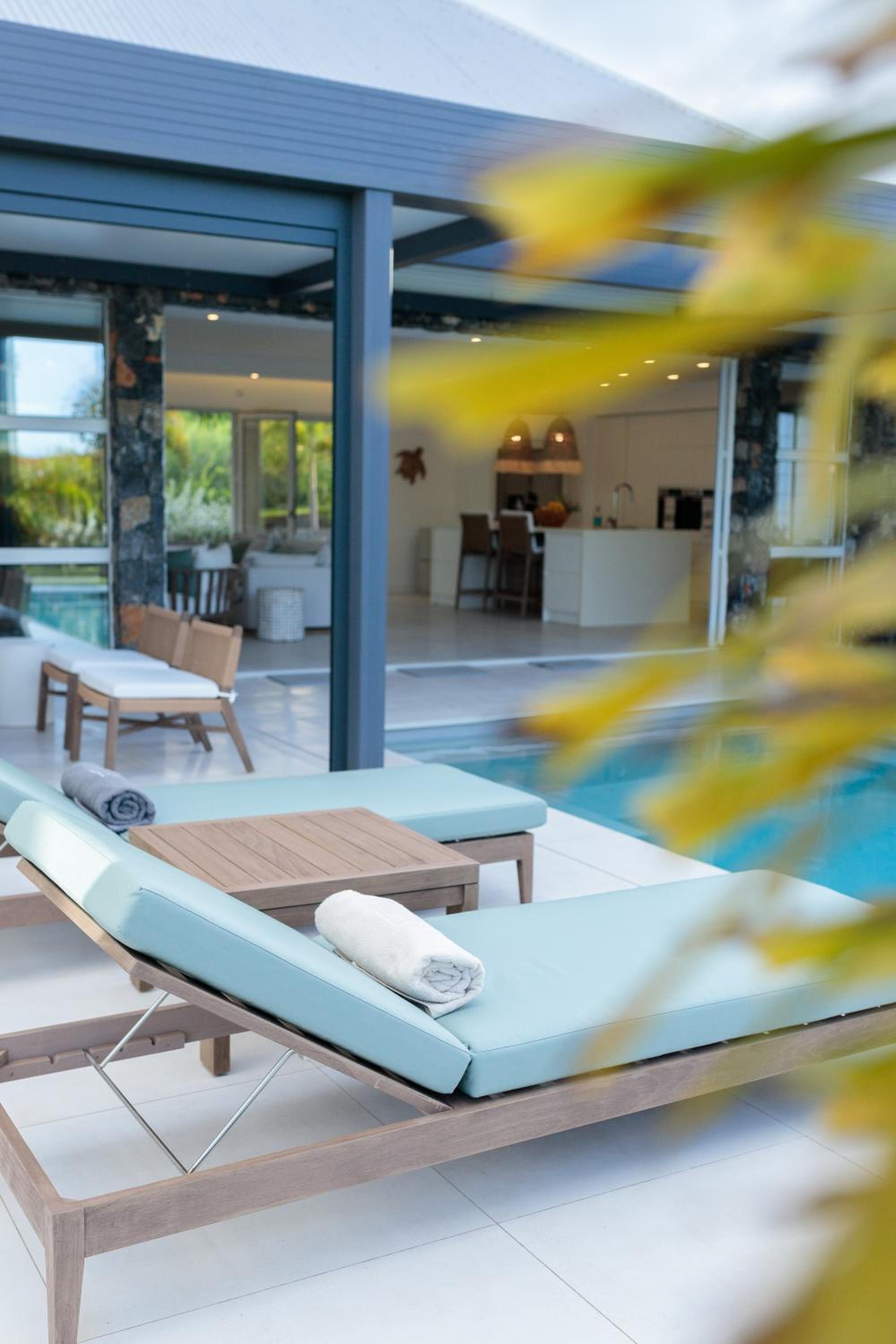 Hill Rock villas - Blue Silver view 2