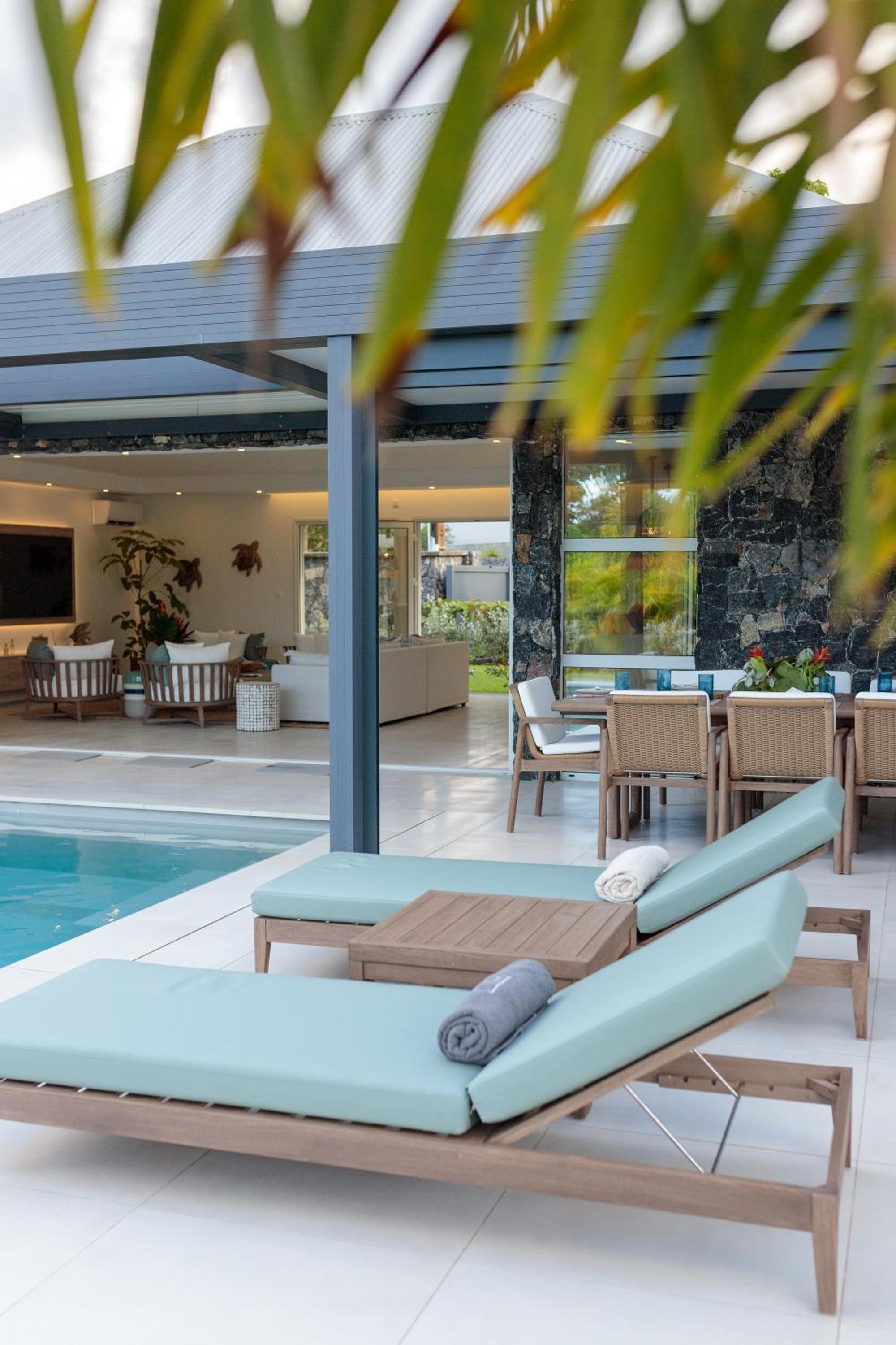 Hill Rock villas - Blue Silver view 3