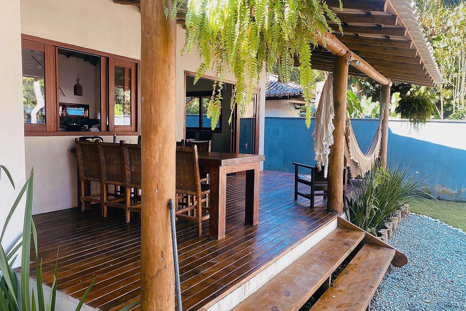 Rustige vrijstaande villa met privézwembad en tuin, nabij het strand